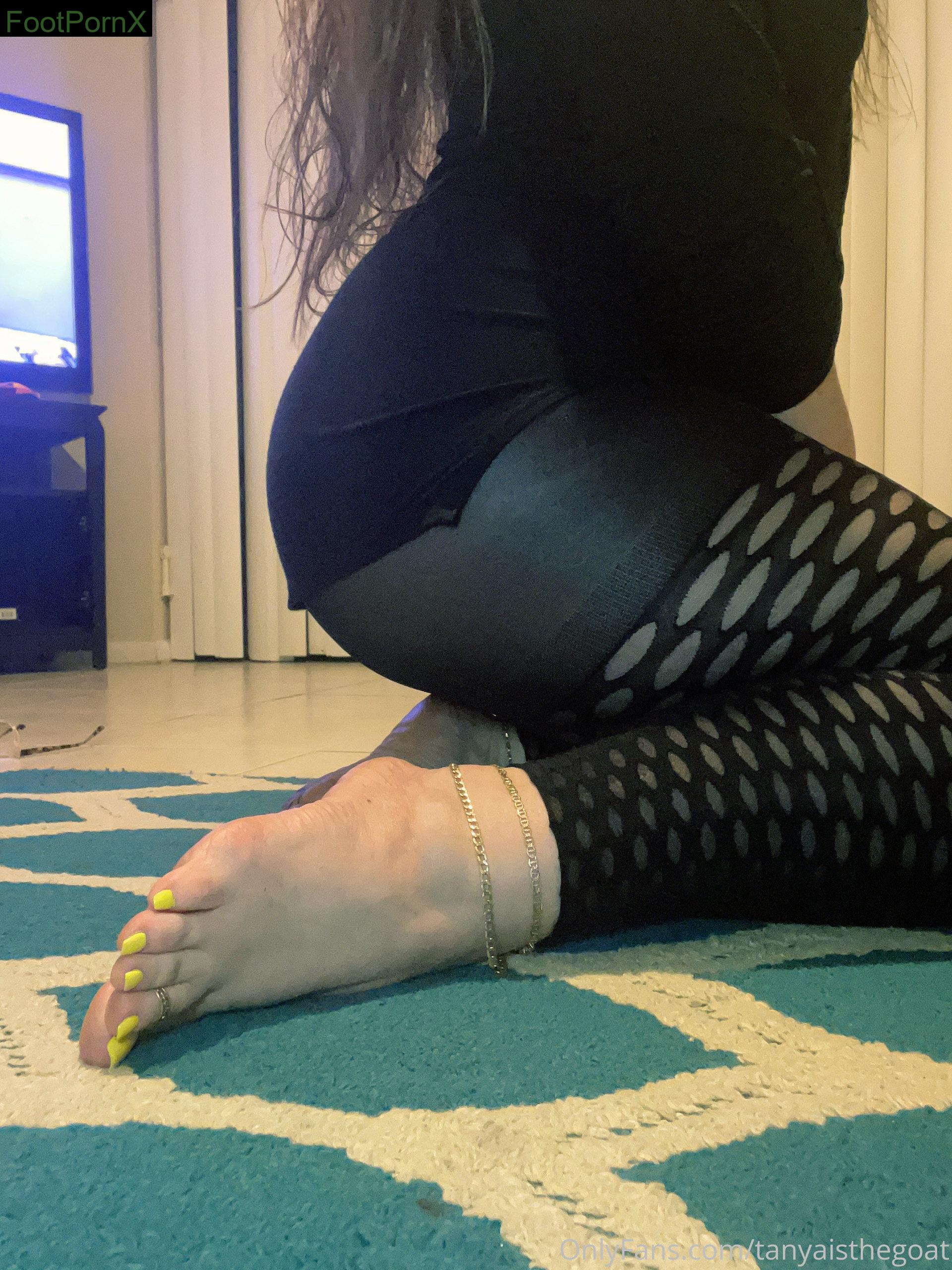 tanyaisthegoat feet photo 3