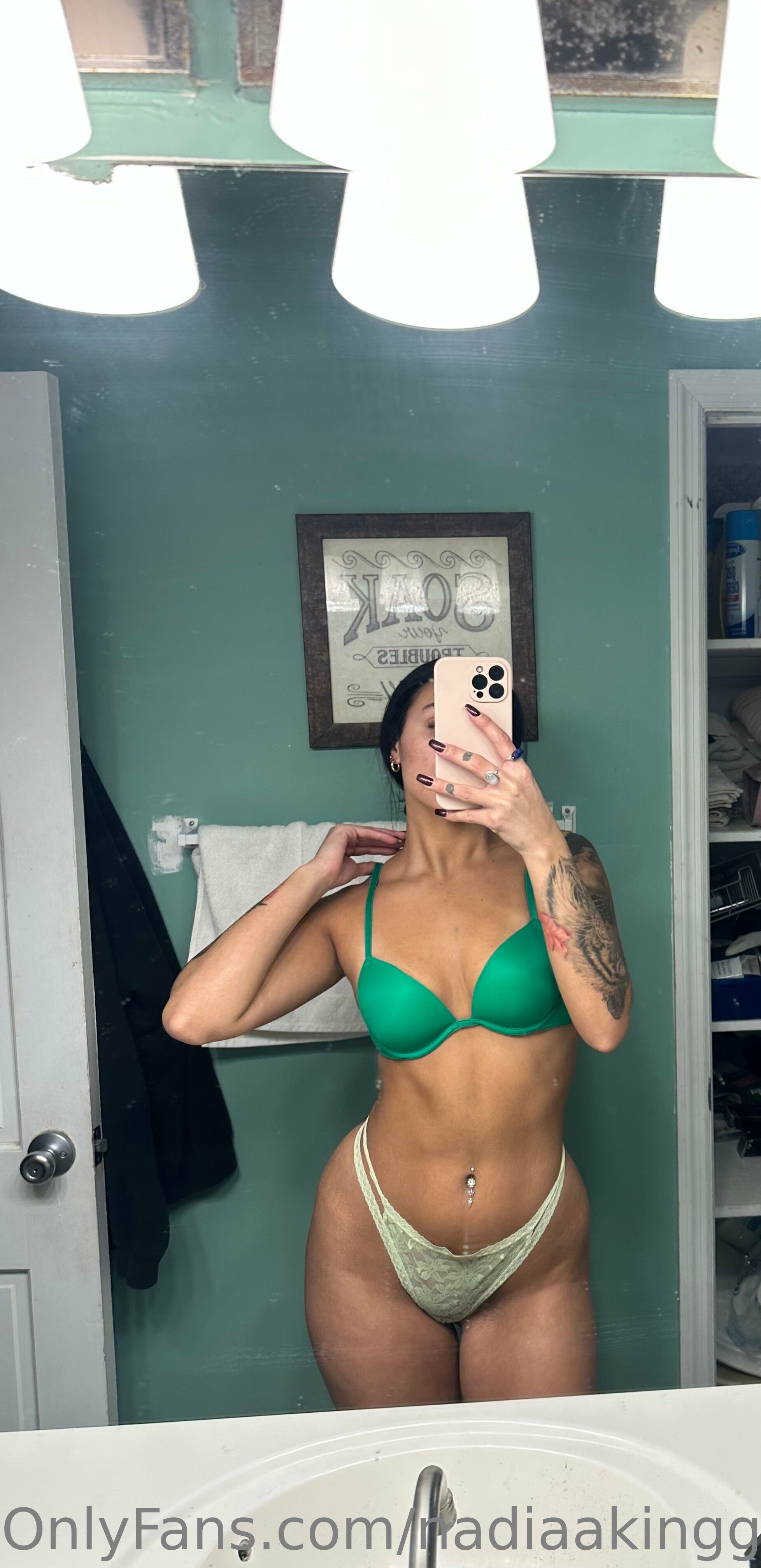 nadiaakingg feet photo 20