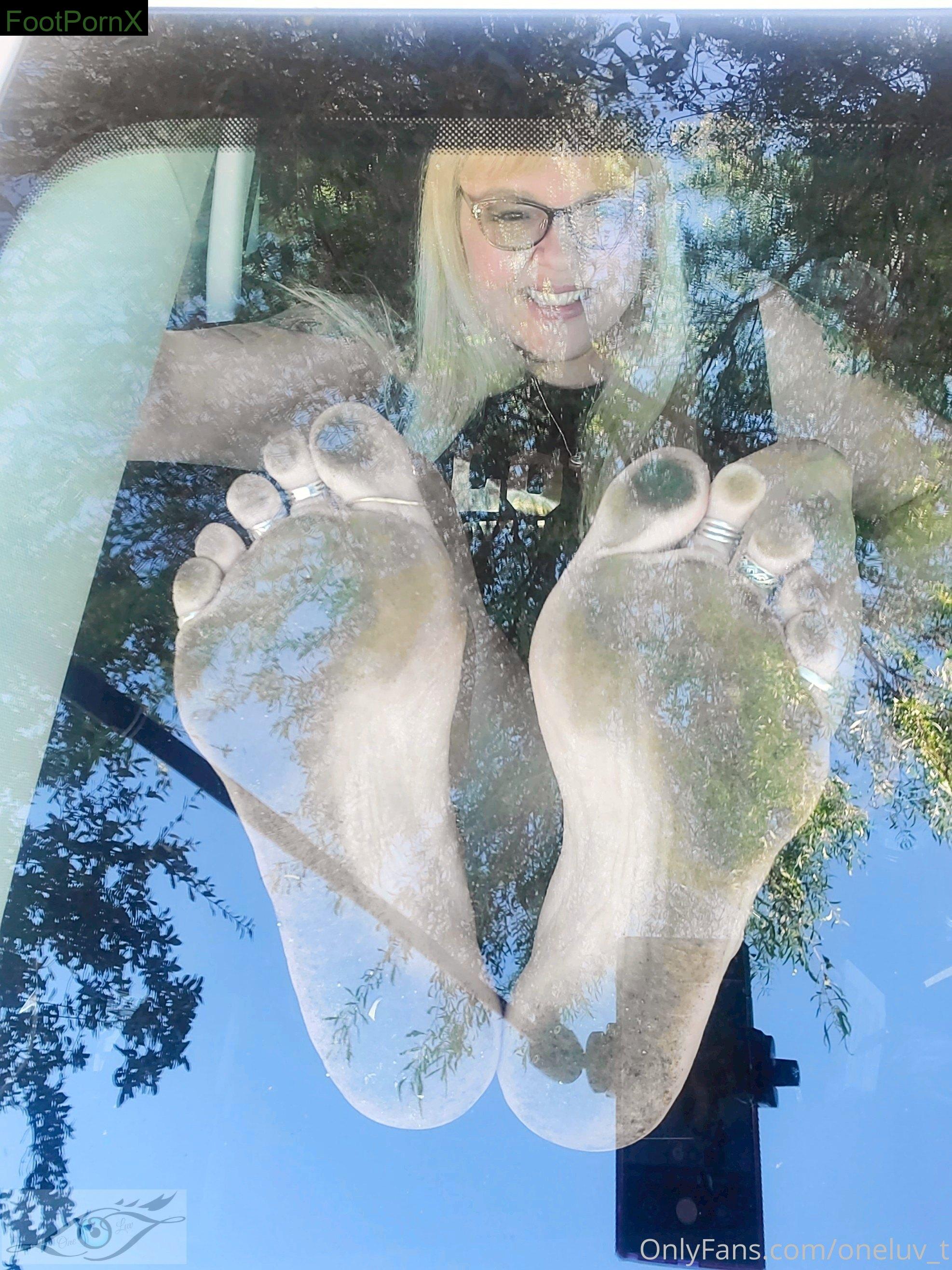 oneluv_t feet photo 5