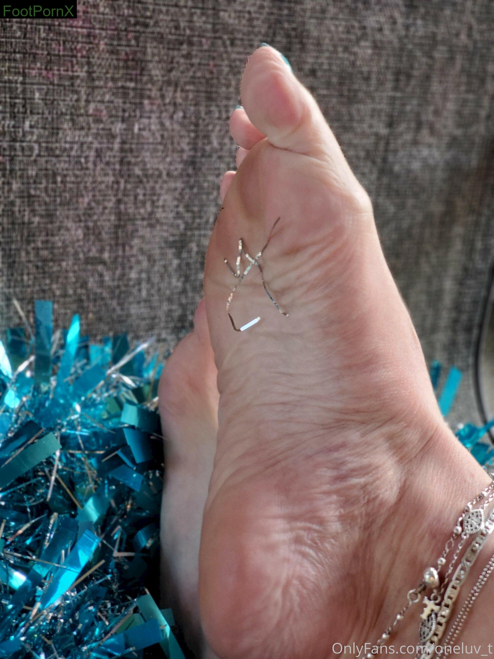 oneluv_t feet photo 9