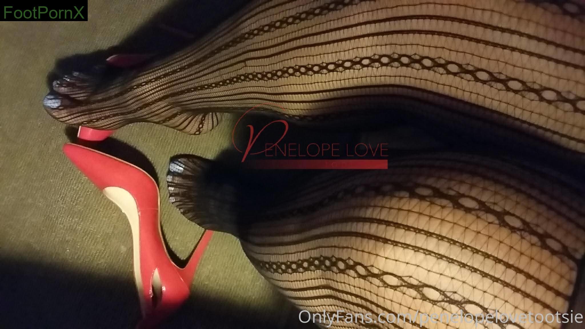 penelopelovetootsiez feet photo 2