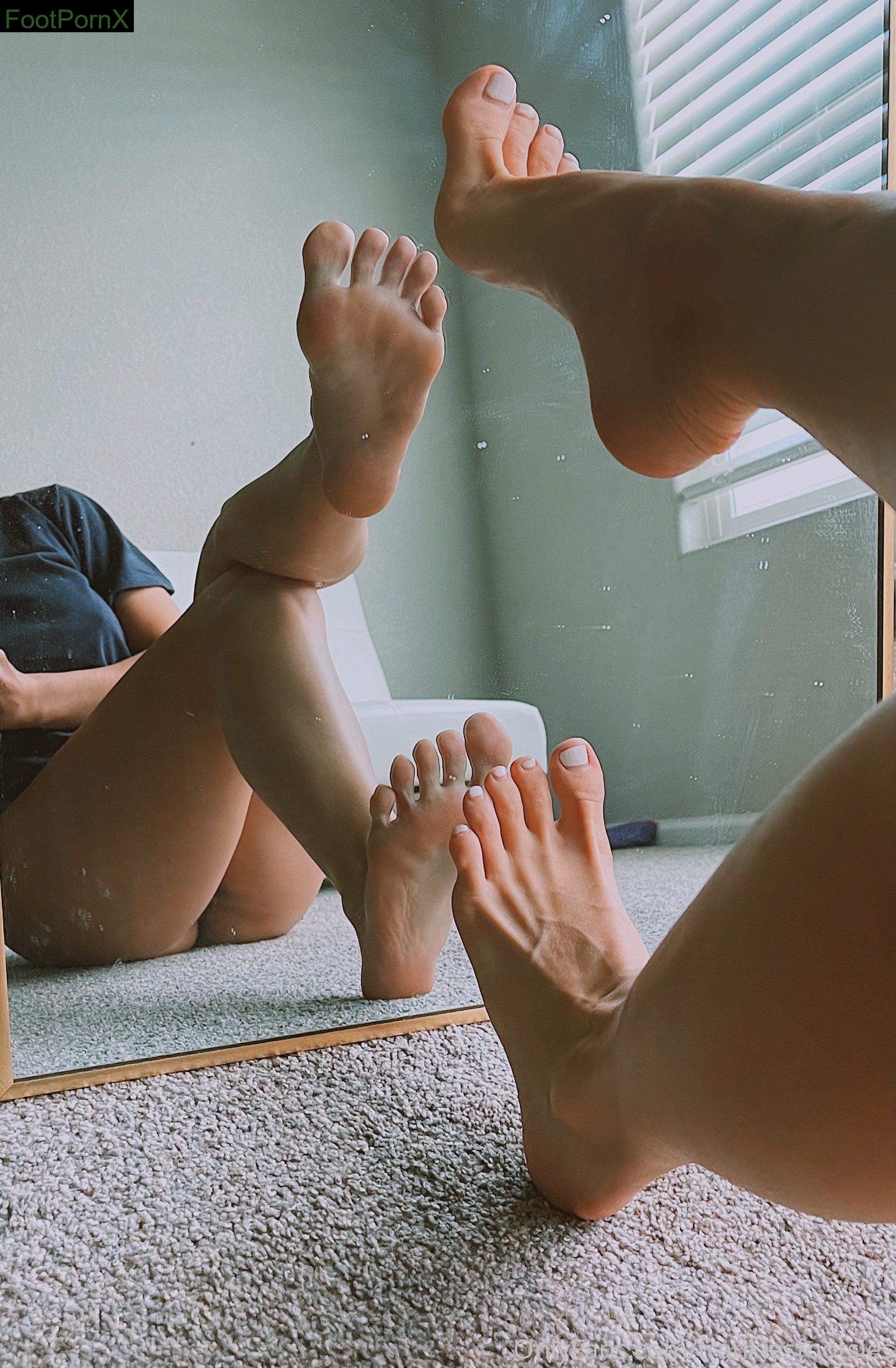 frankiesfootsies feet photo 6