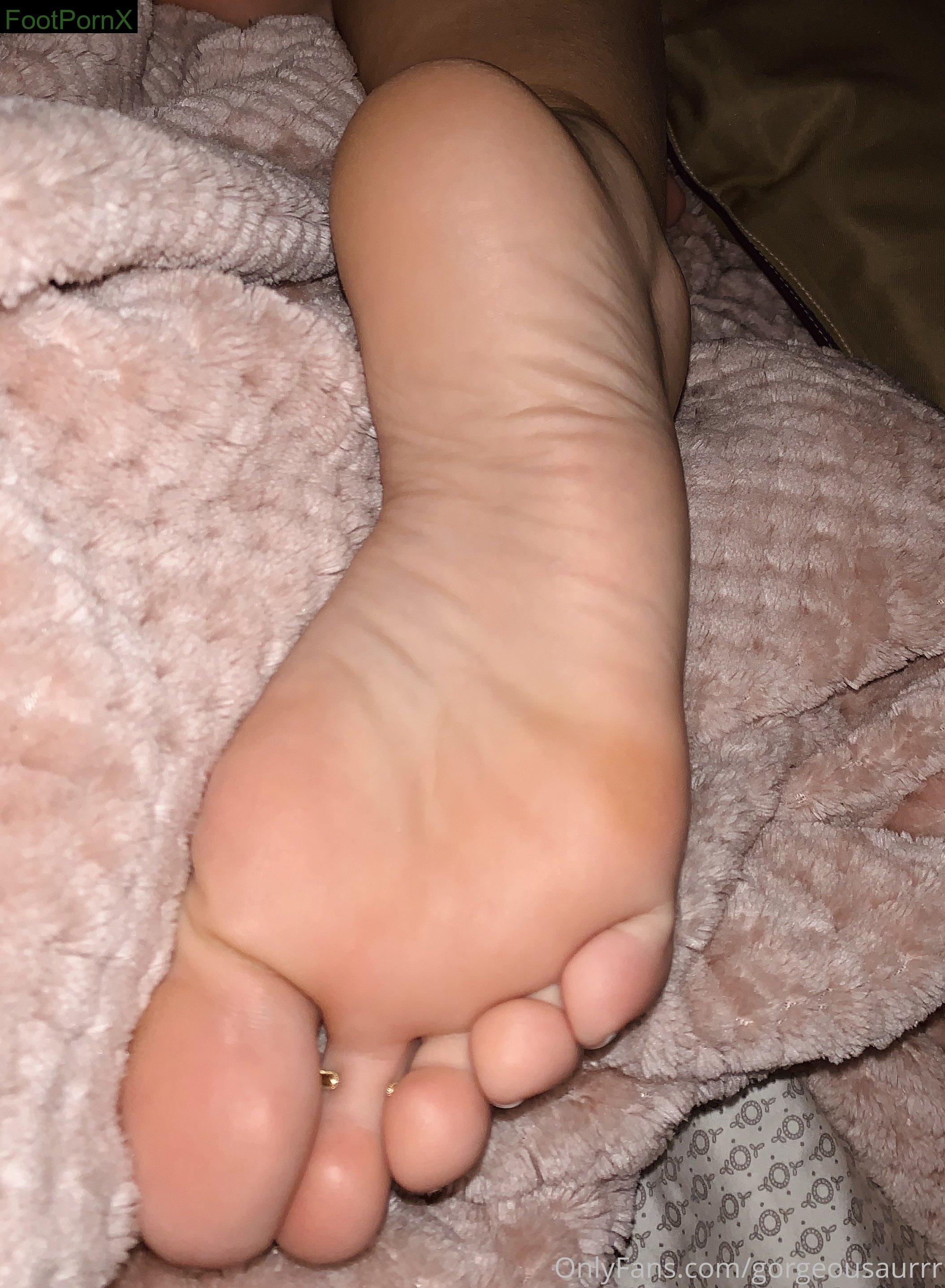 gorgeousaurrr feet photo 11