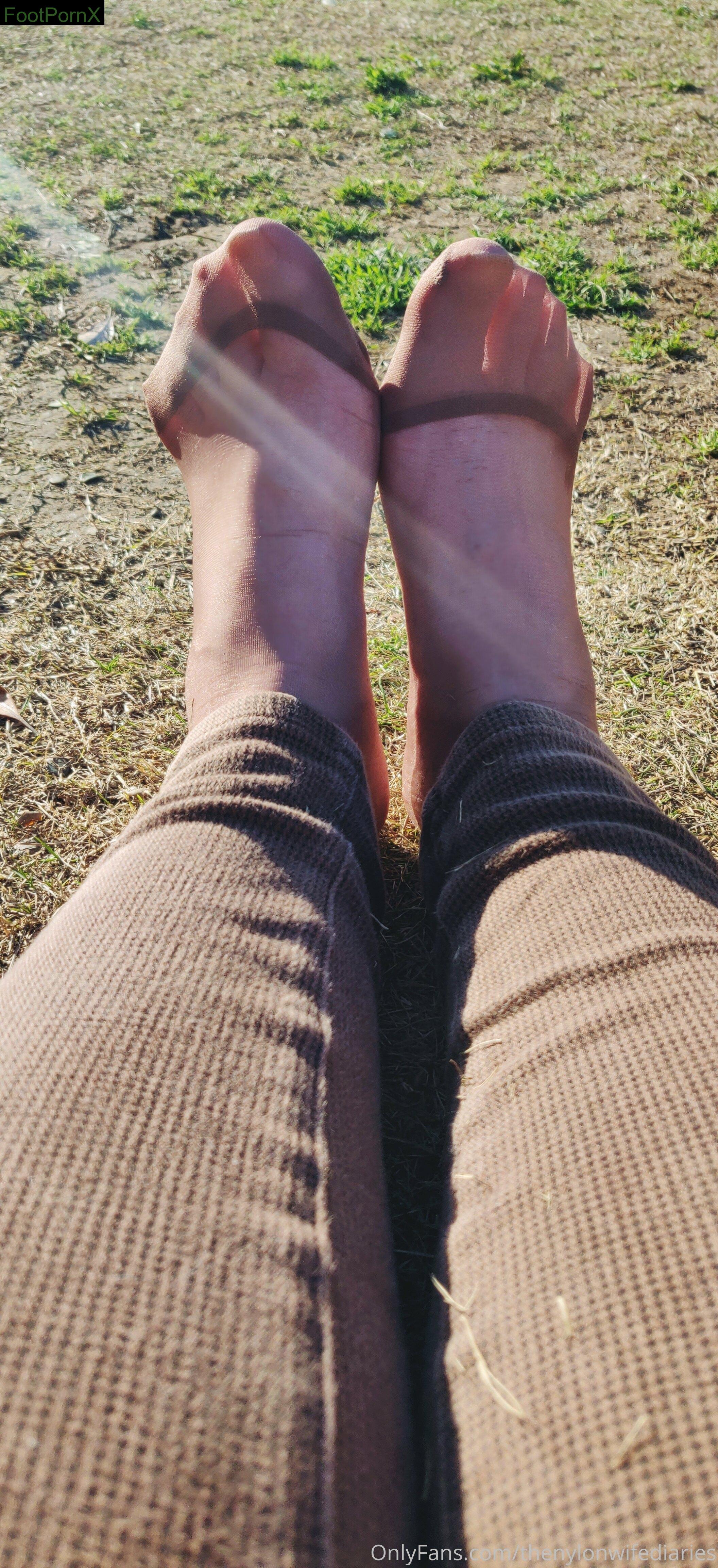 thenylonwifediaries feet photo 3