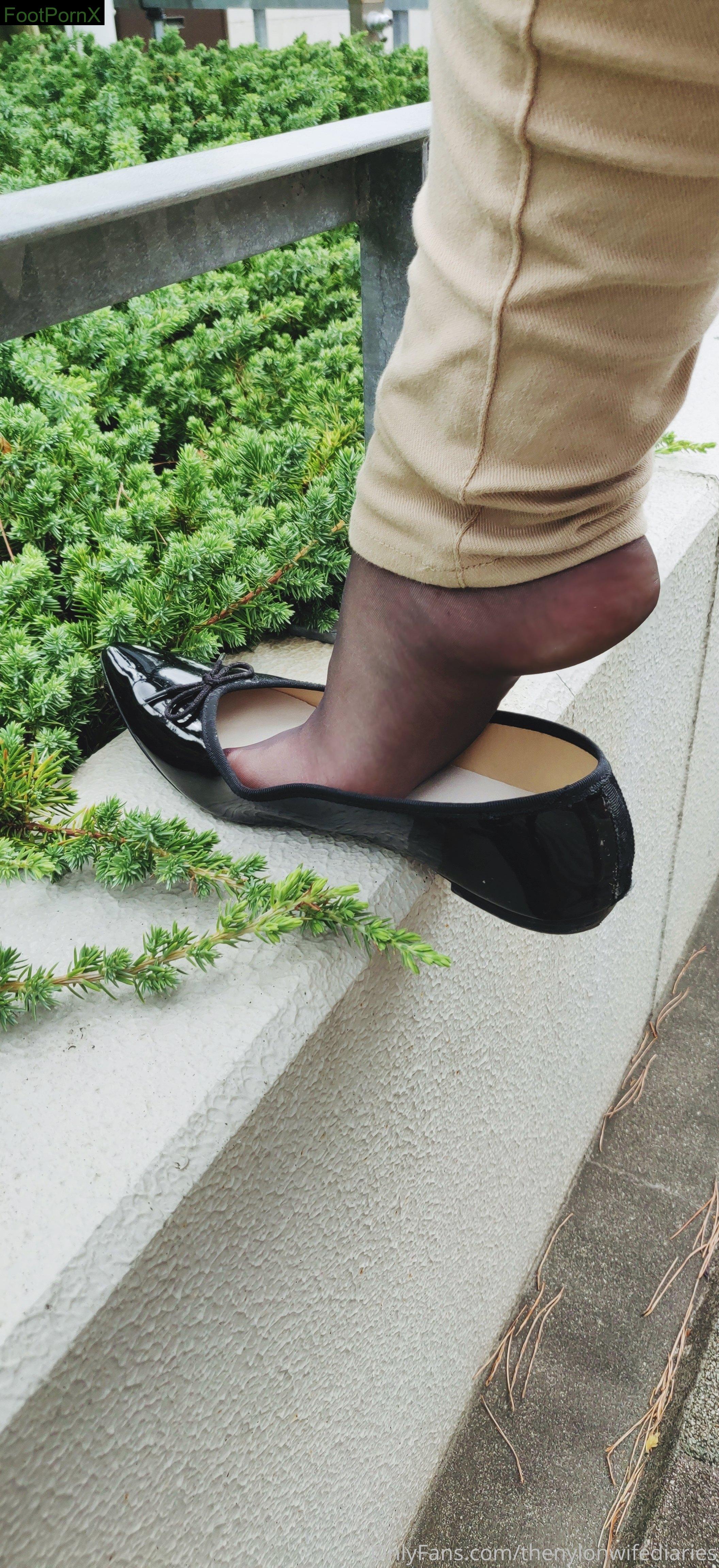 thenylonwifediaries feet photo 12