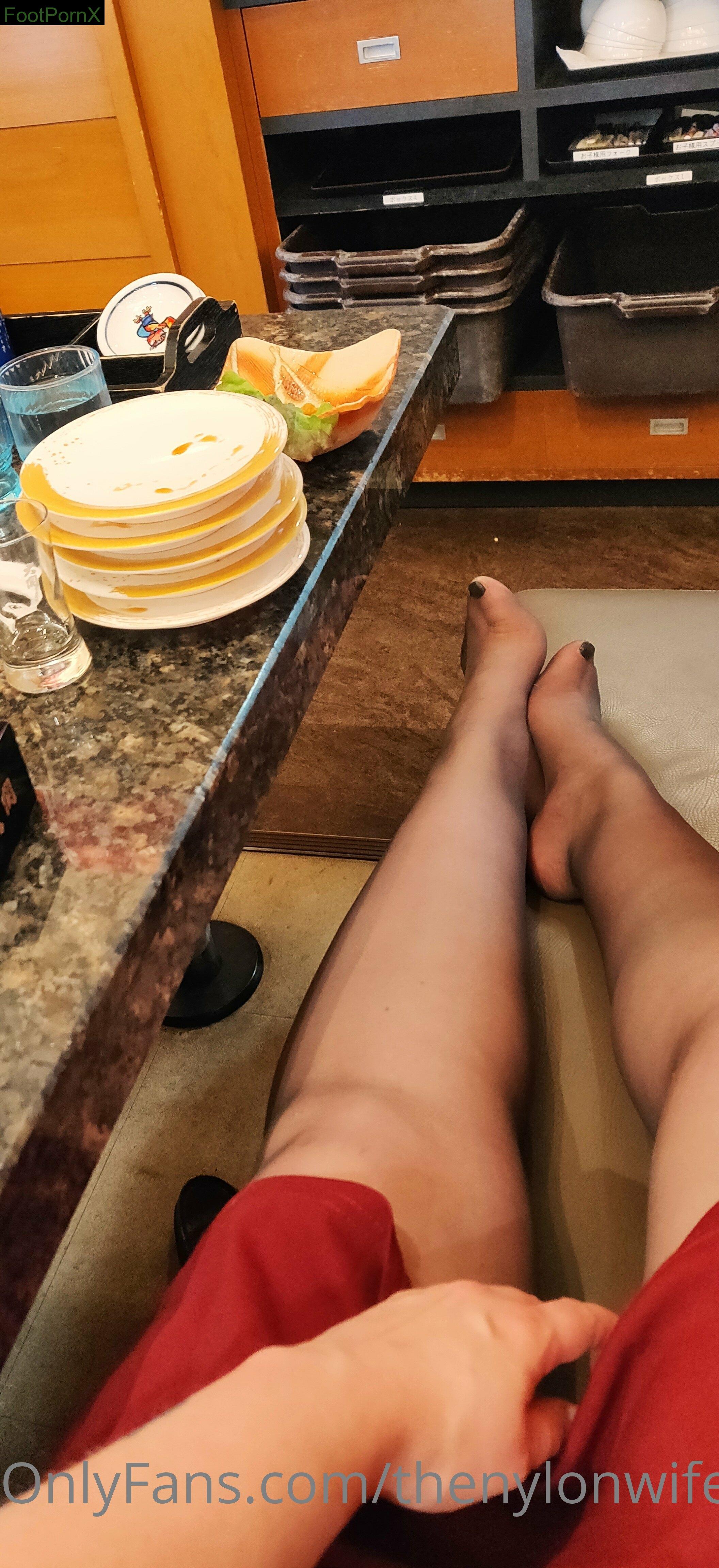 thenylonwifediaries feet photo 15