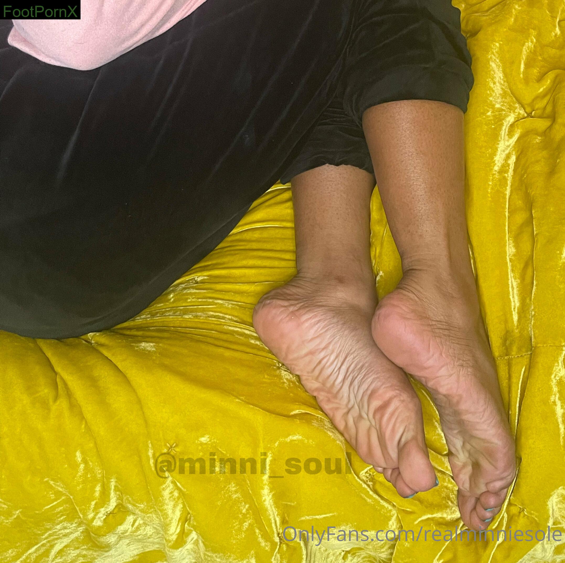 realminniesole feet photo 2
