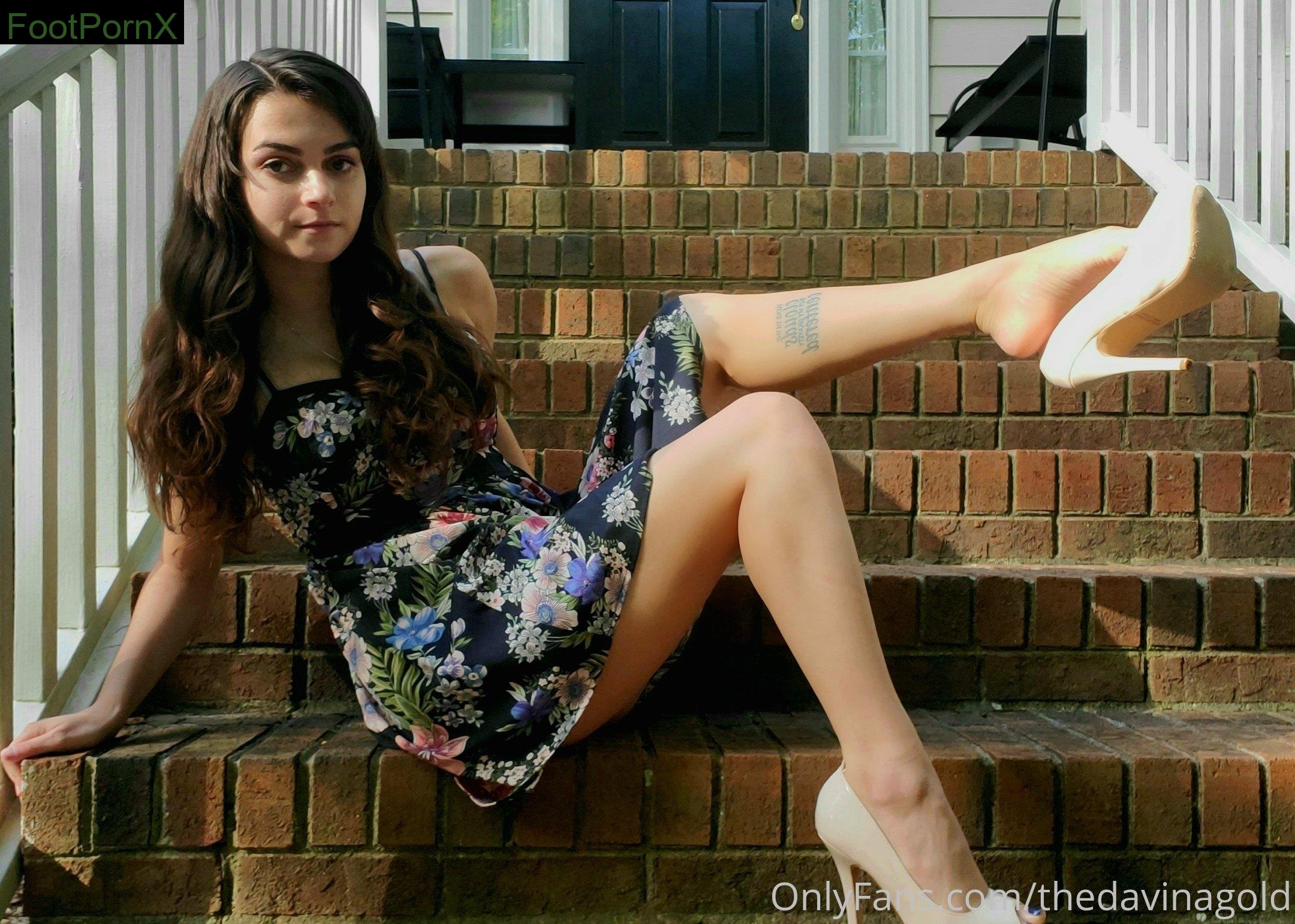 thedavinagold feet photo 3