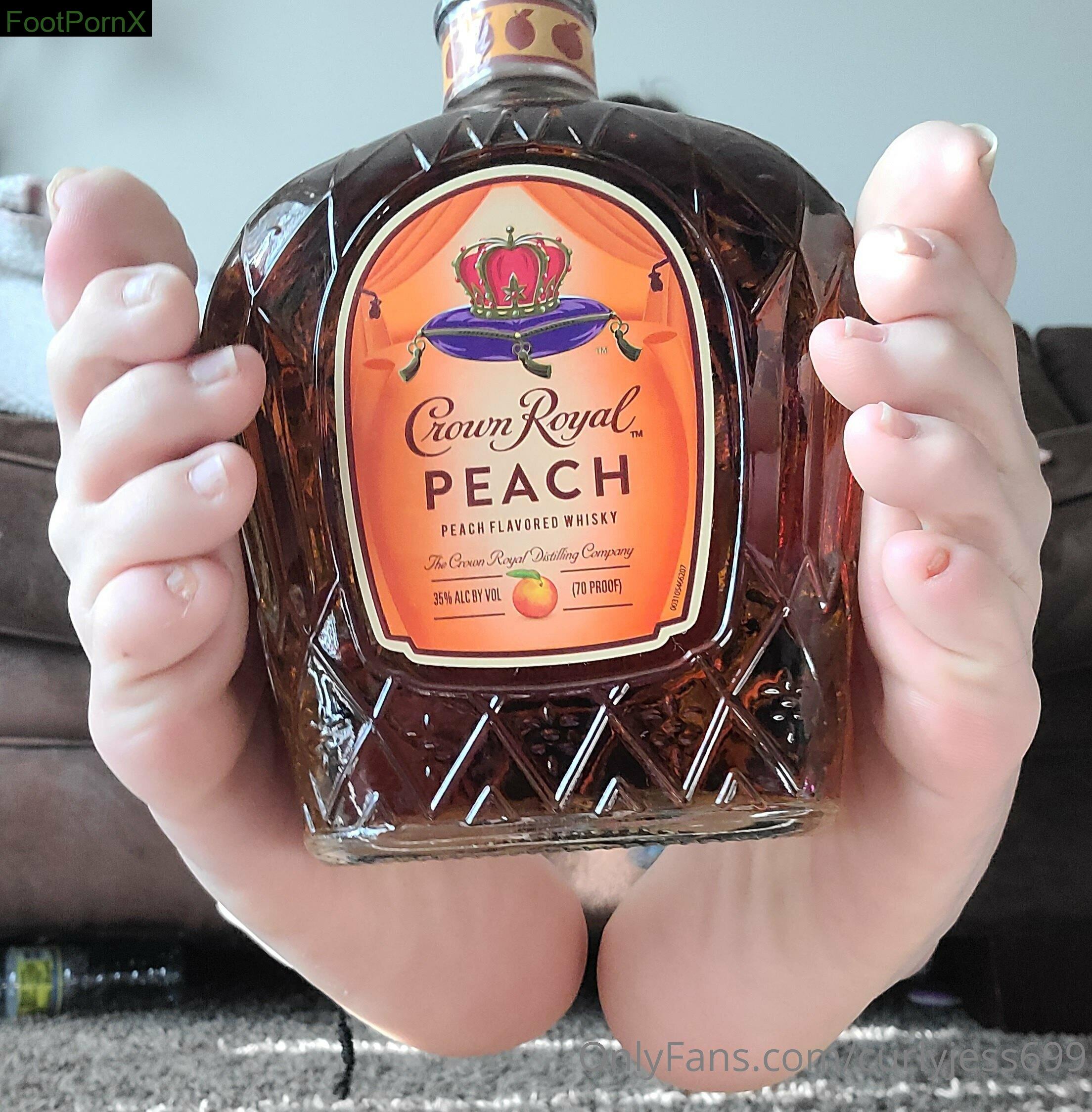 curlyjess699 feet photo 15
