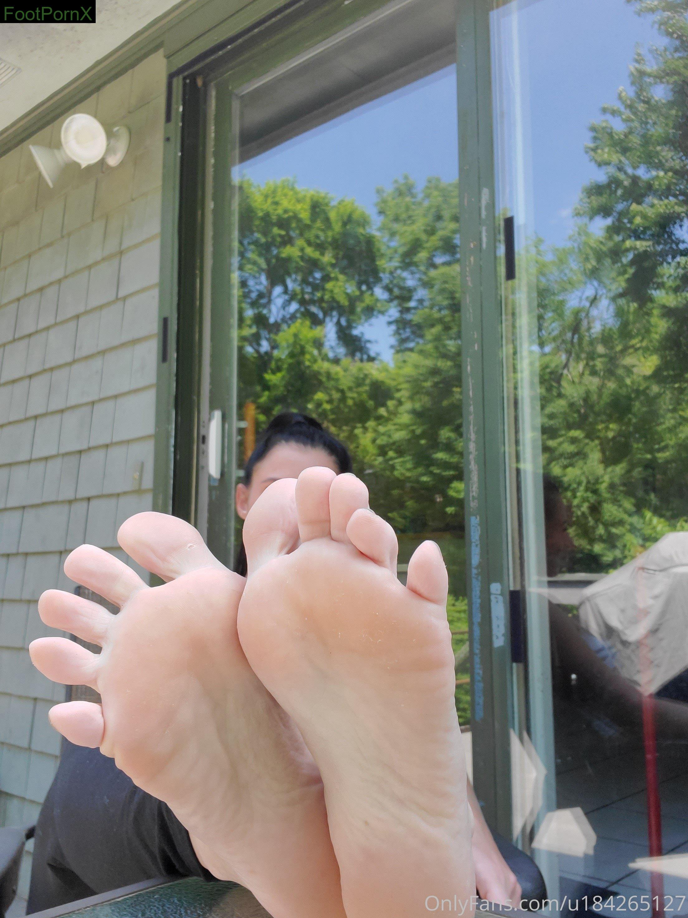 u184265127 feet photo 4