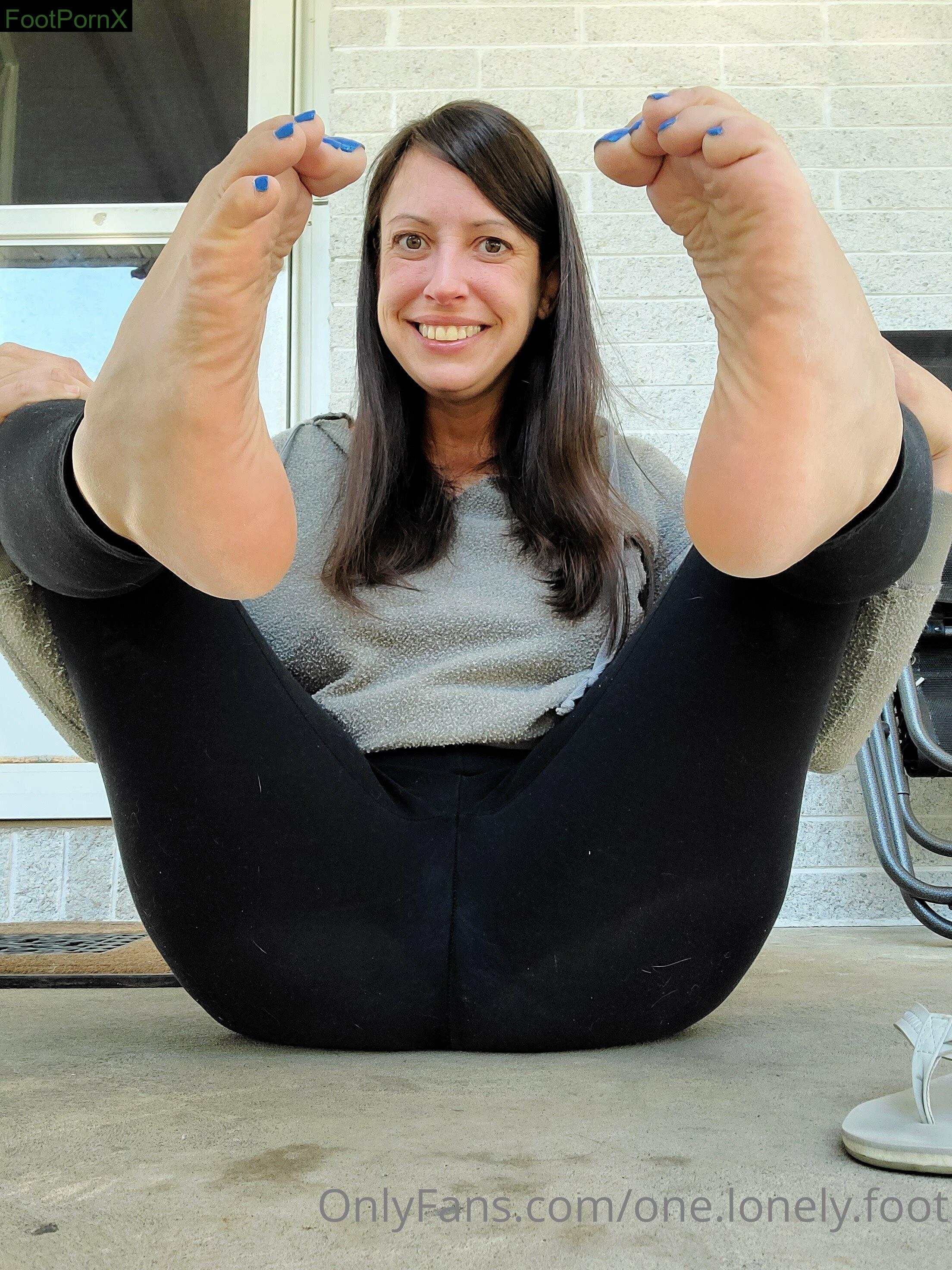 one.lonely.foot feet photo 1