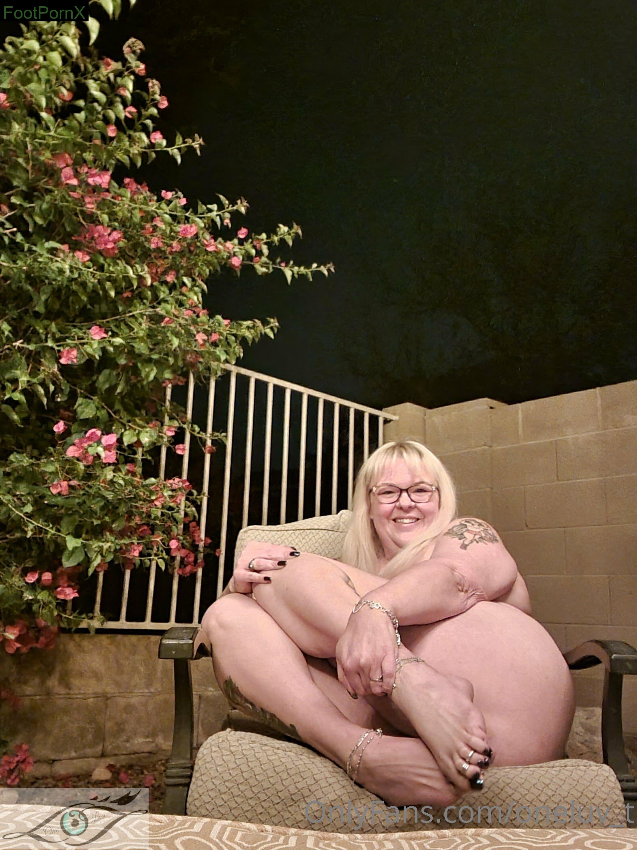 oneluv_t feet photo 1