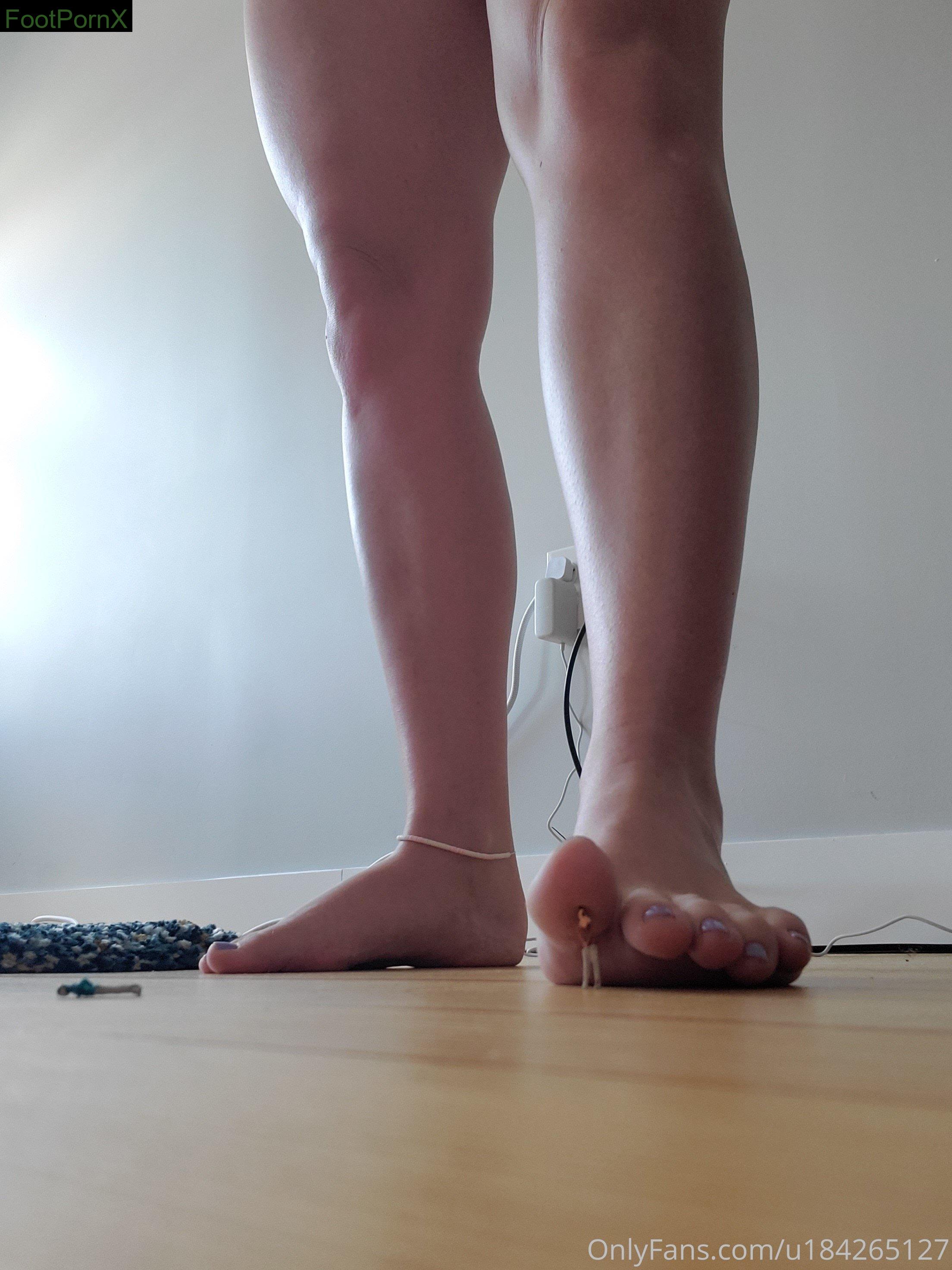 u184265127 feet photo 2