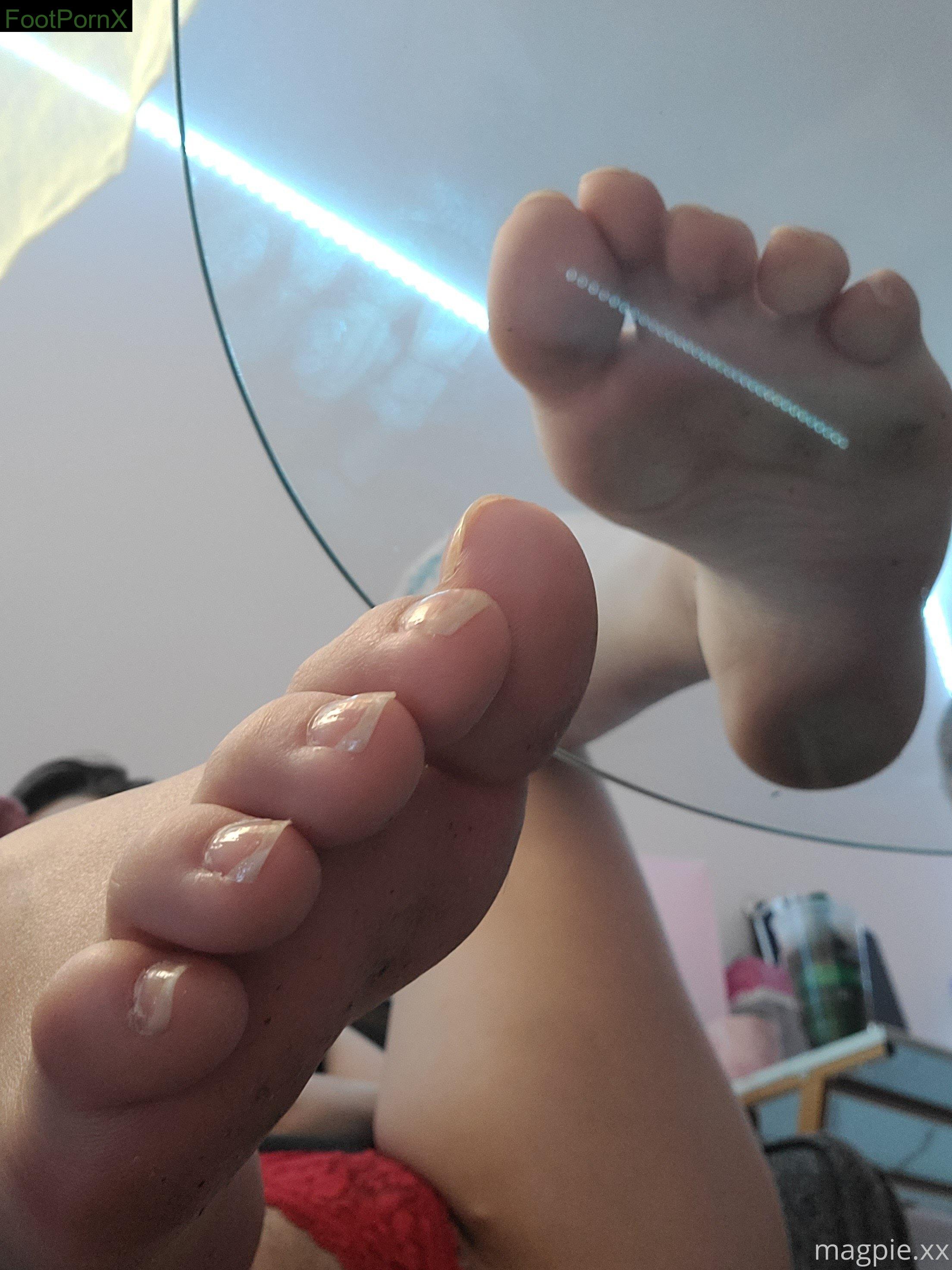 mythicmaggie feet photo 16