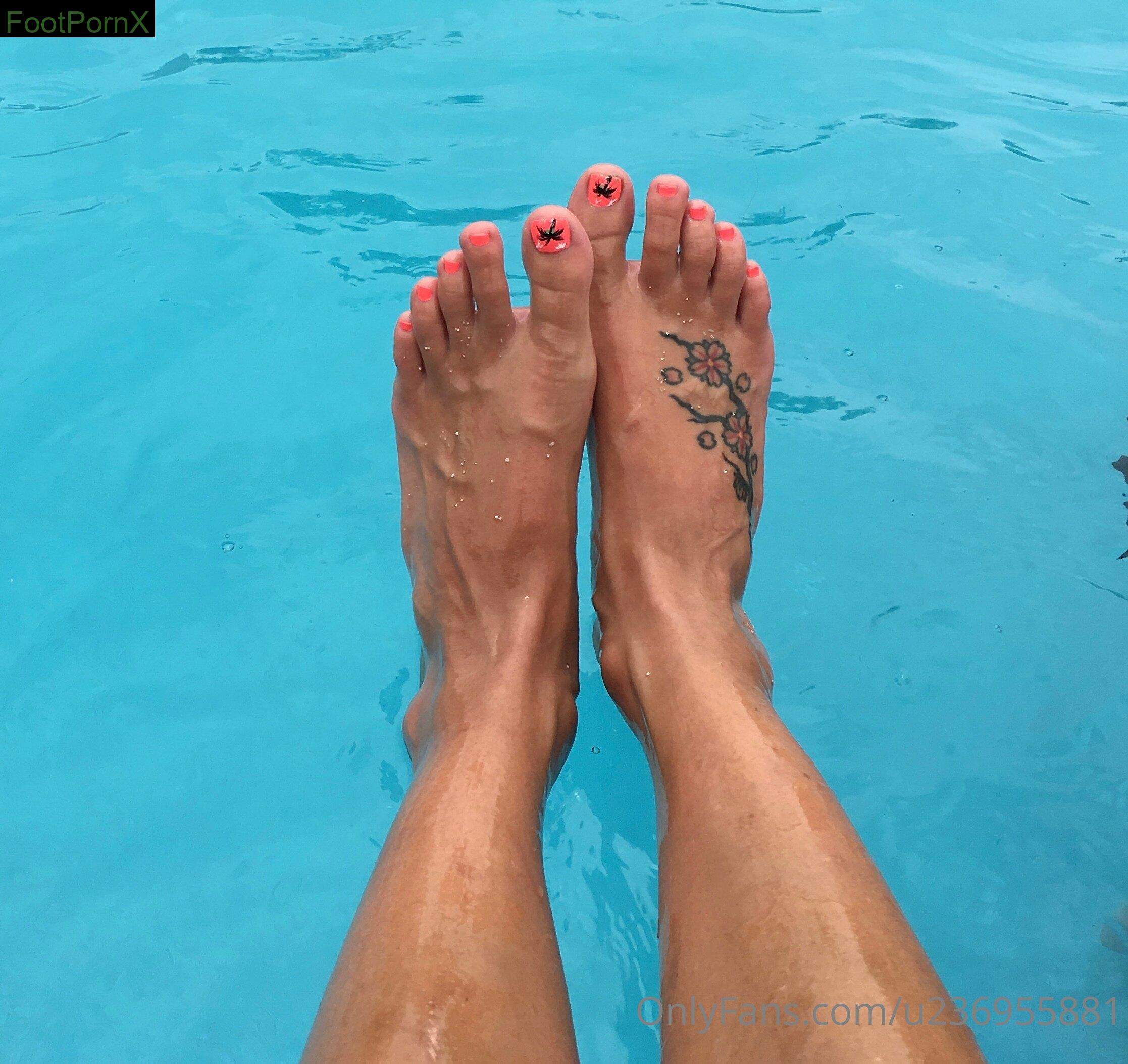 alicerosequeenoftoes feet photo 2