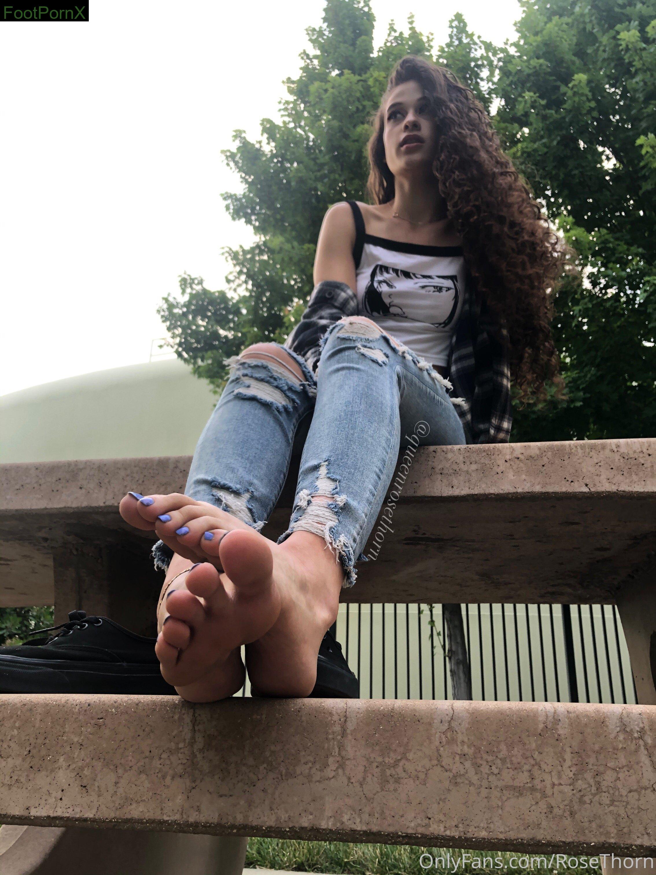 Queen Rose Thorn feet photo 9