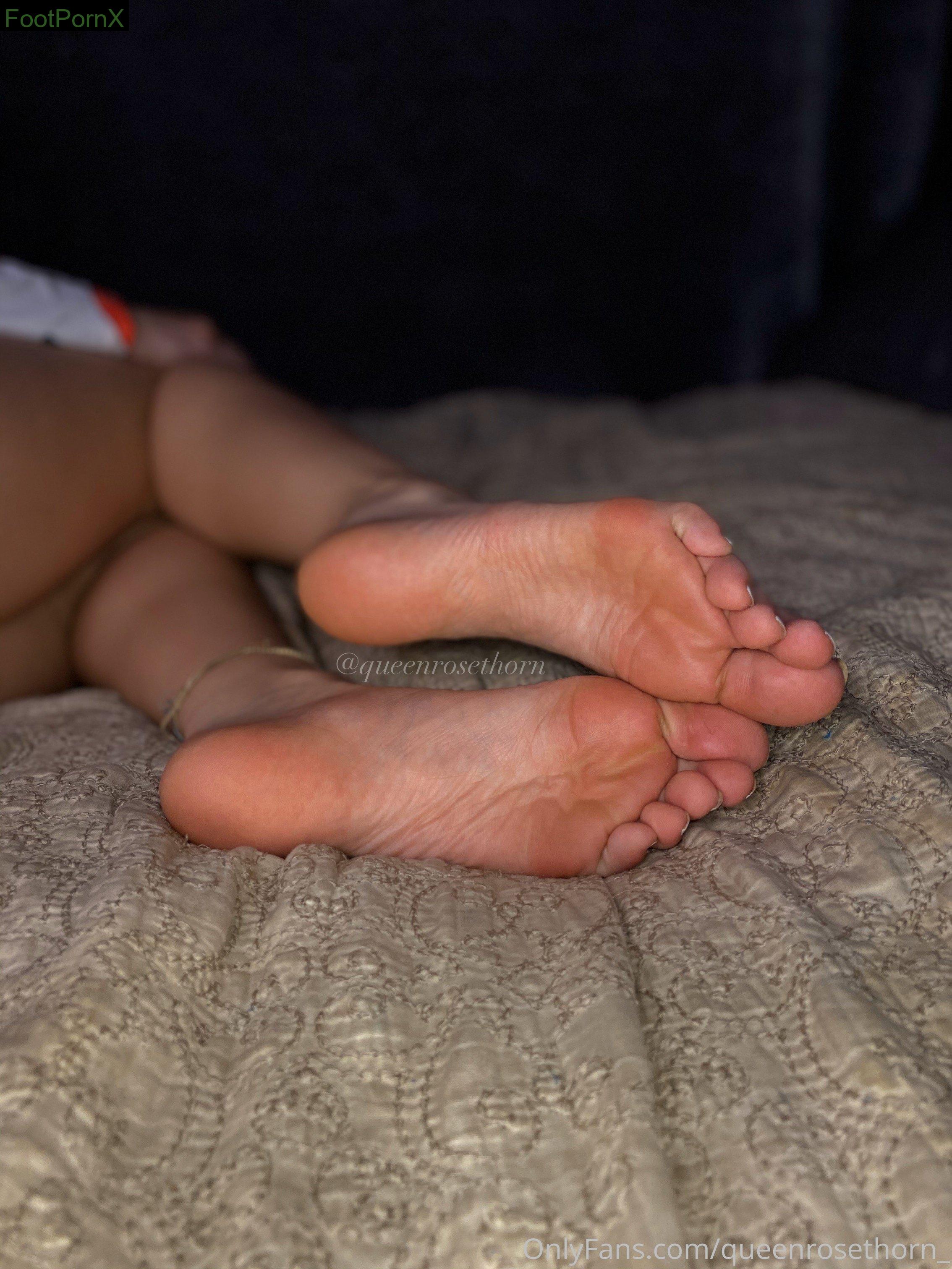 Queen Rose Thorn feet photo 2