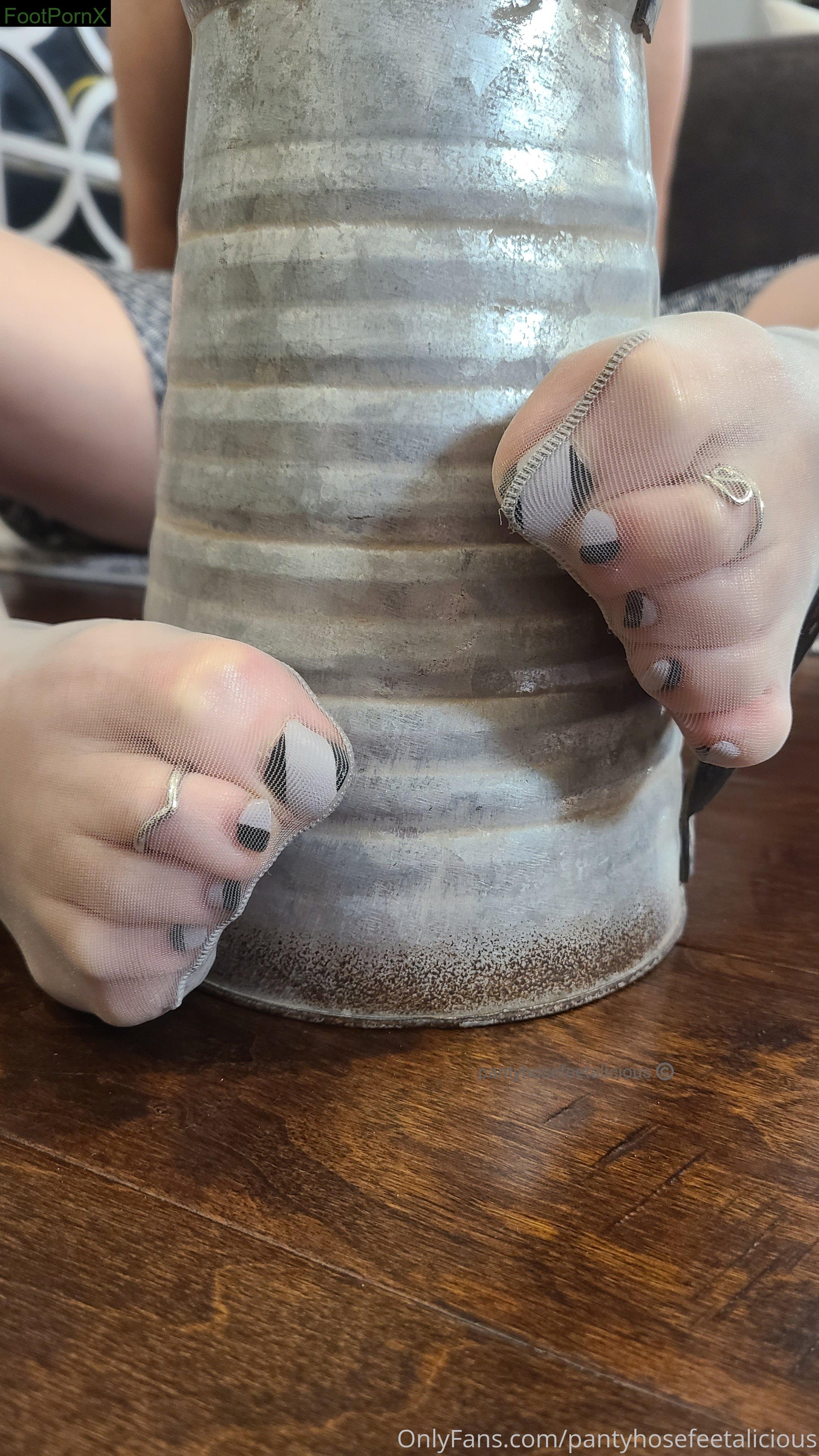 pantyhosefeetalicious feet photo 5