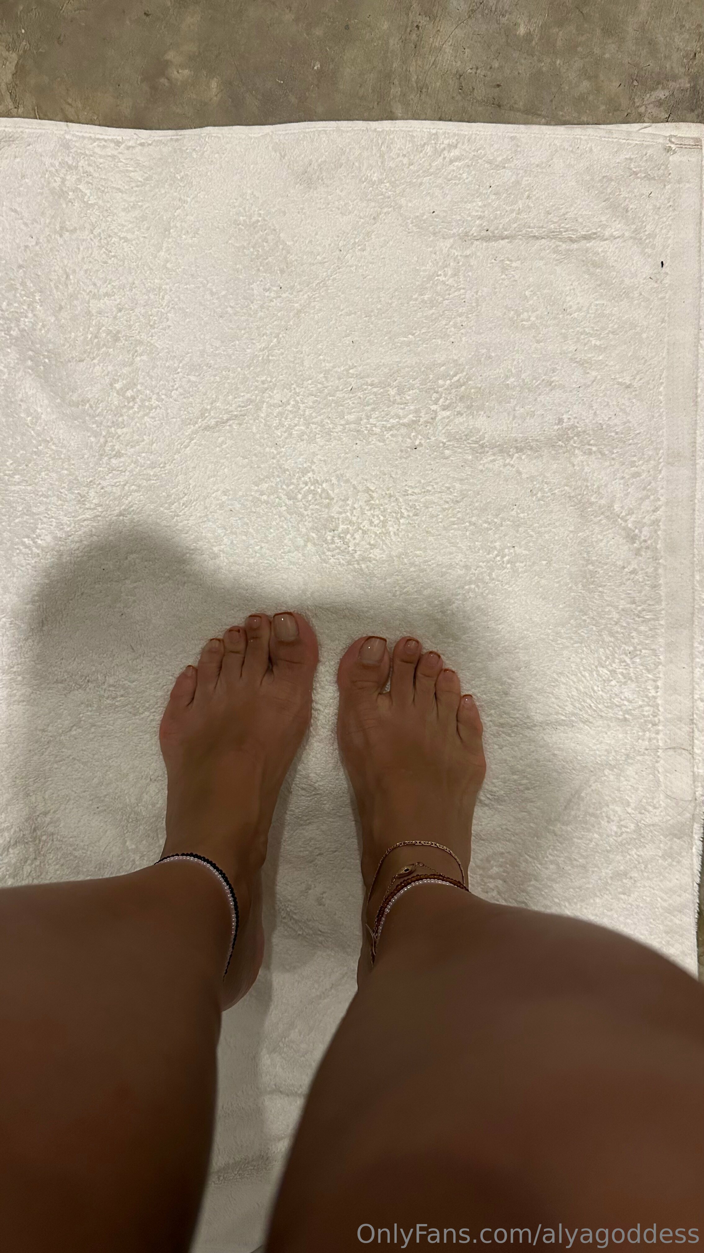 alyagoddess feet photo 12