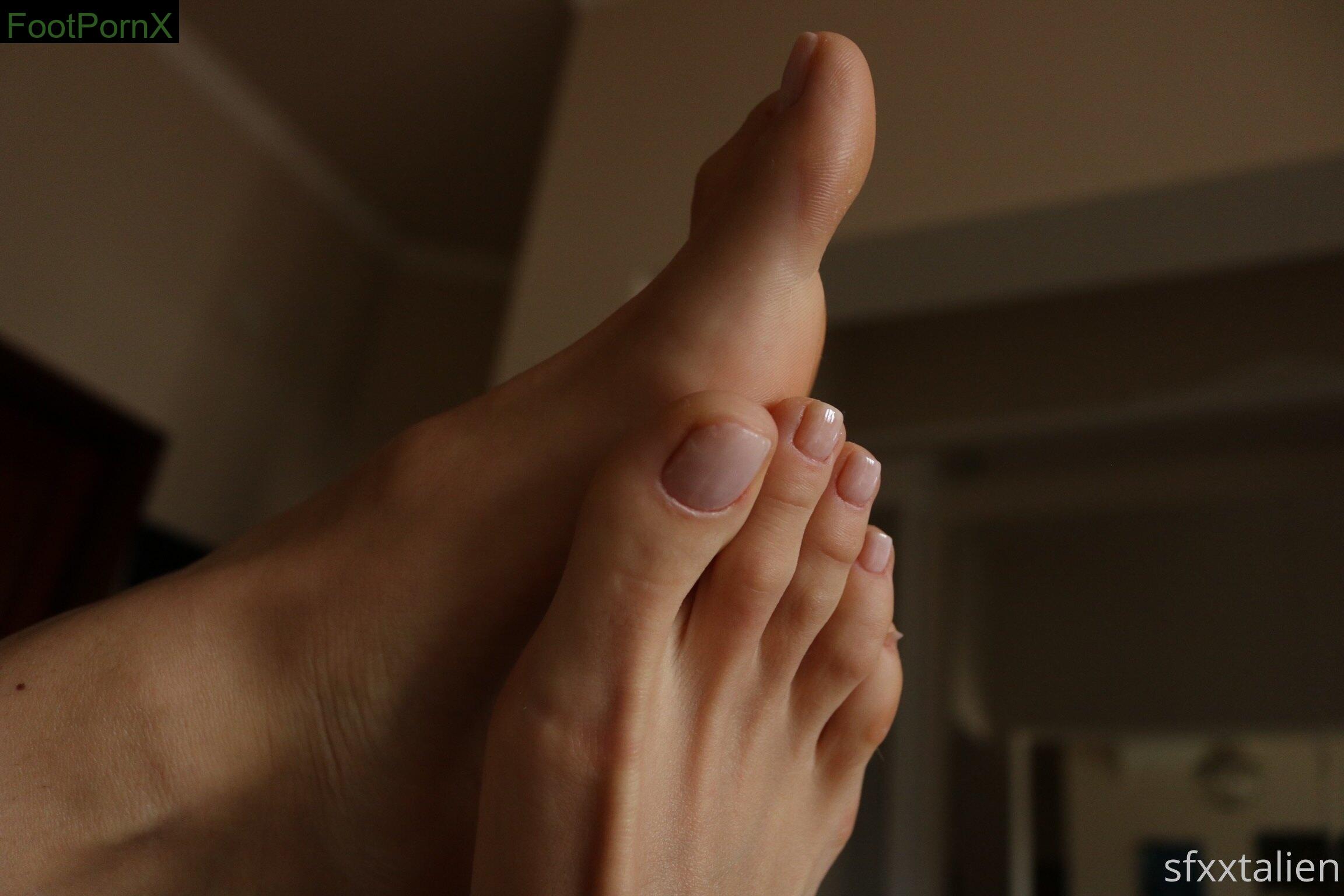sfxxtalien feet photo 17