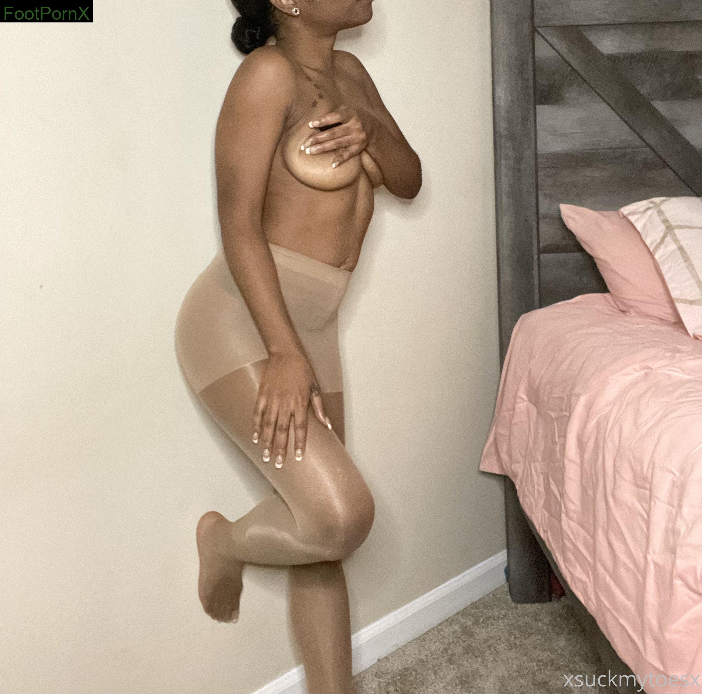 xsuckmytoesx feet photo 17