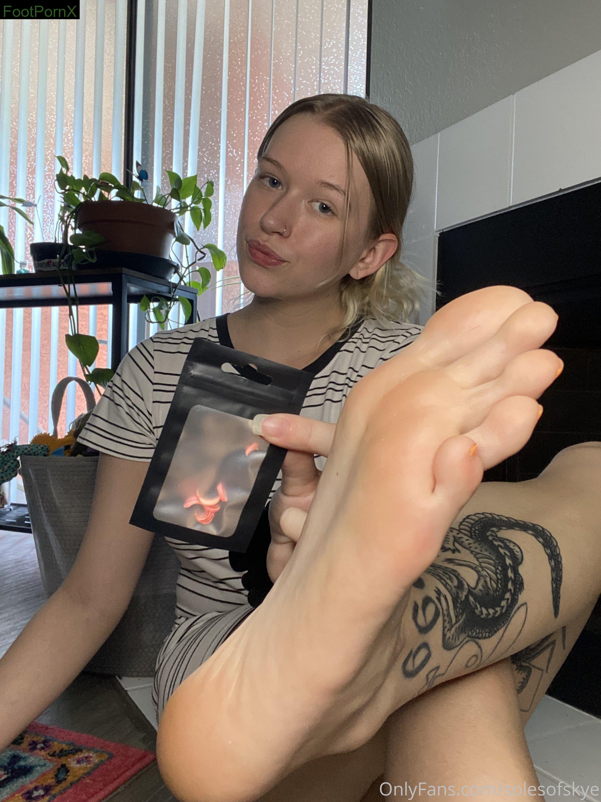 solesofskye feet photo 17