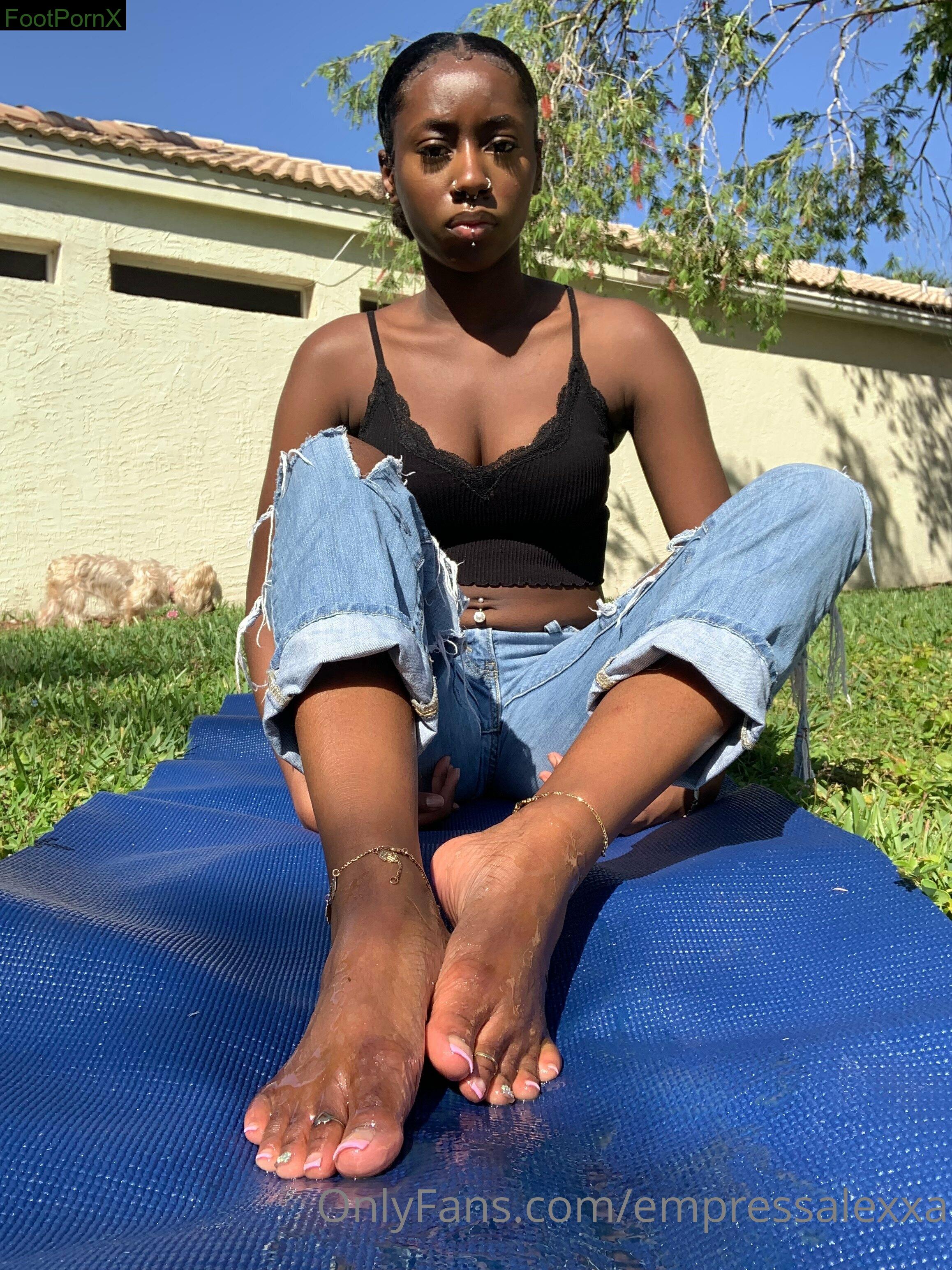 empressalexxa feet photo 9