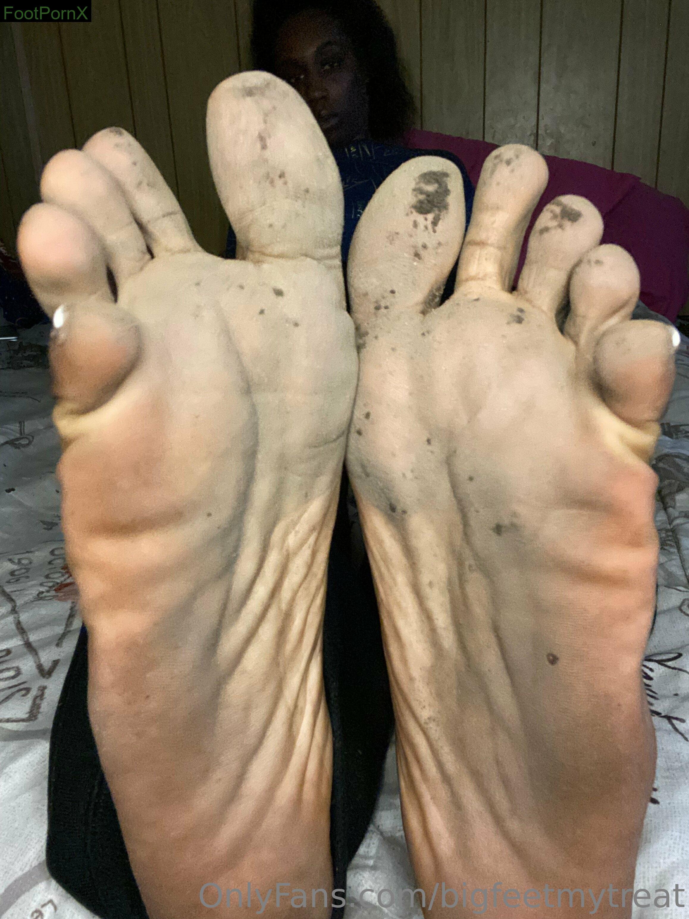 bigfeetmytreat feet photo 9