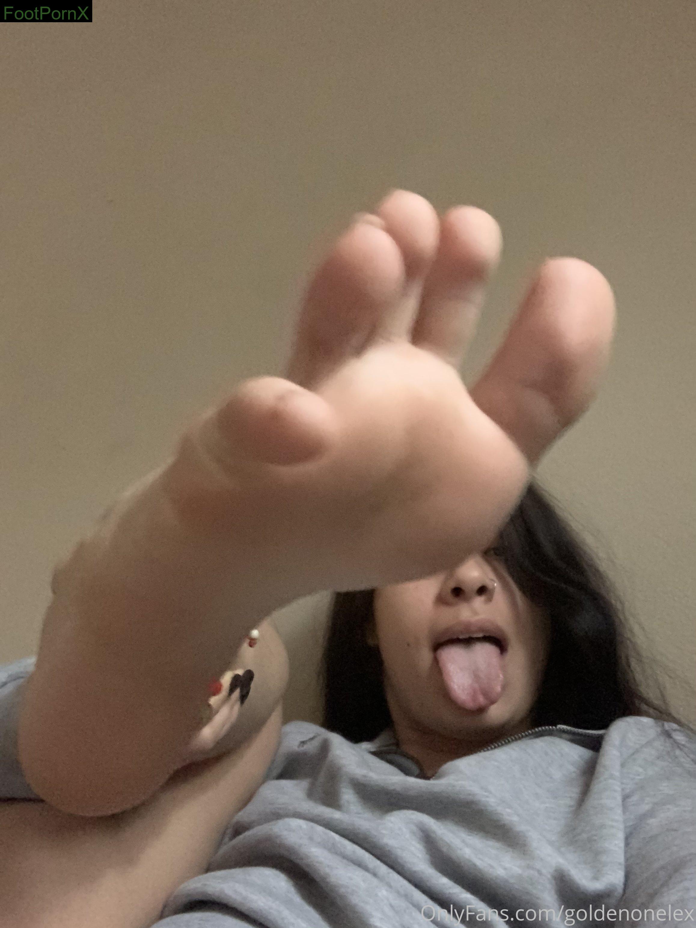 goldenonelex feet photo 1
