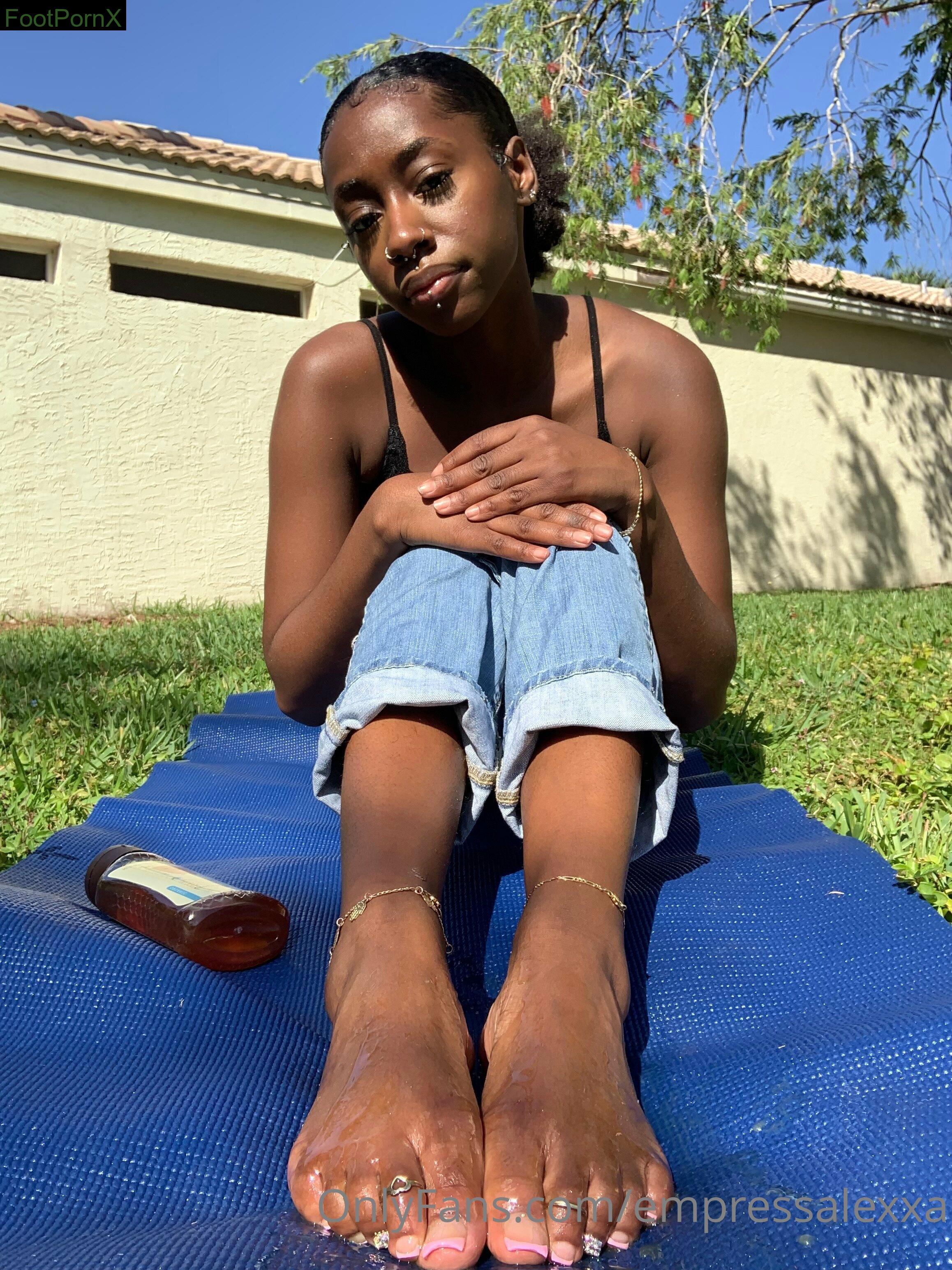 empressalexxa feet photo 2