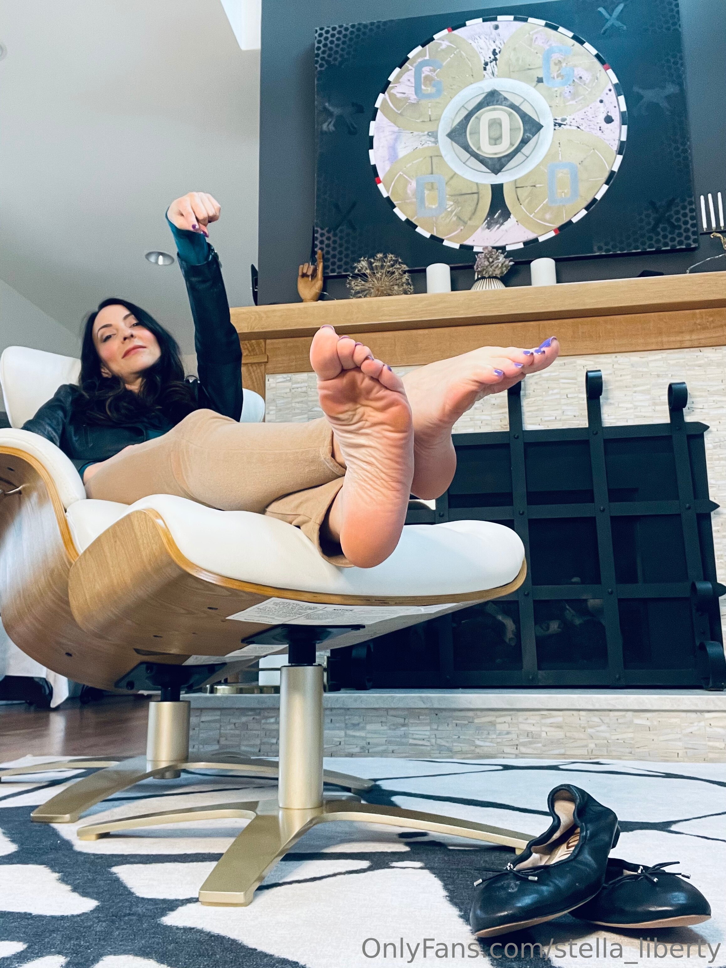 stella_liberty feet photo 1