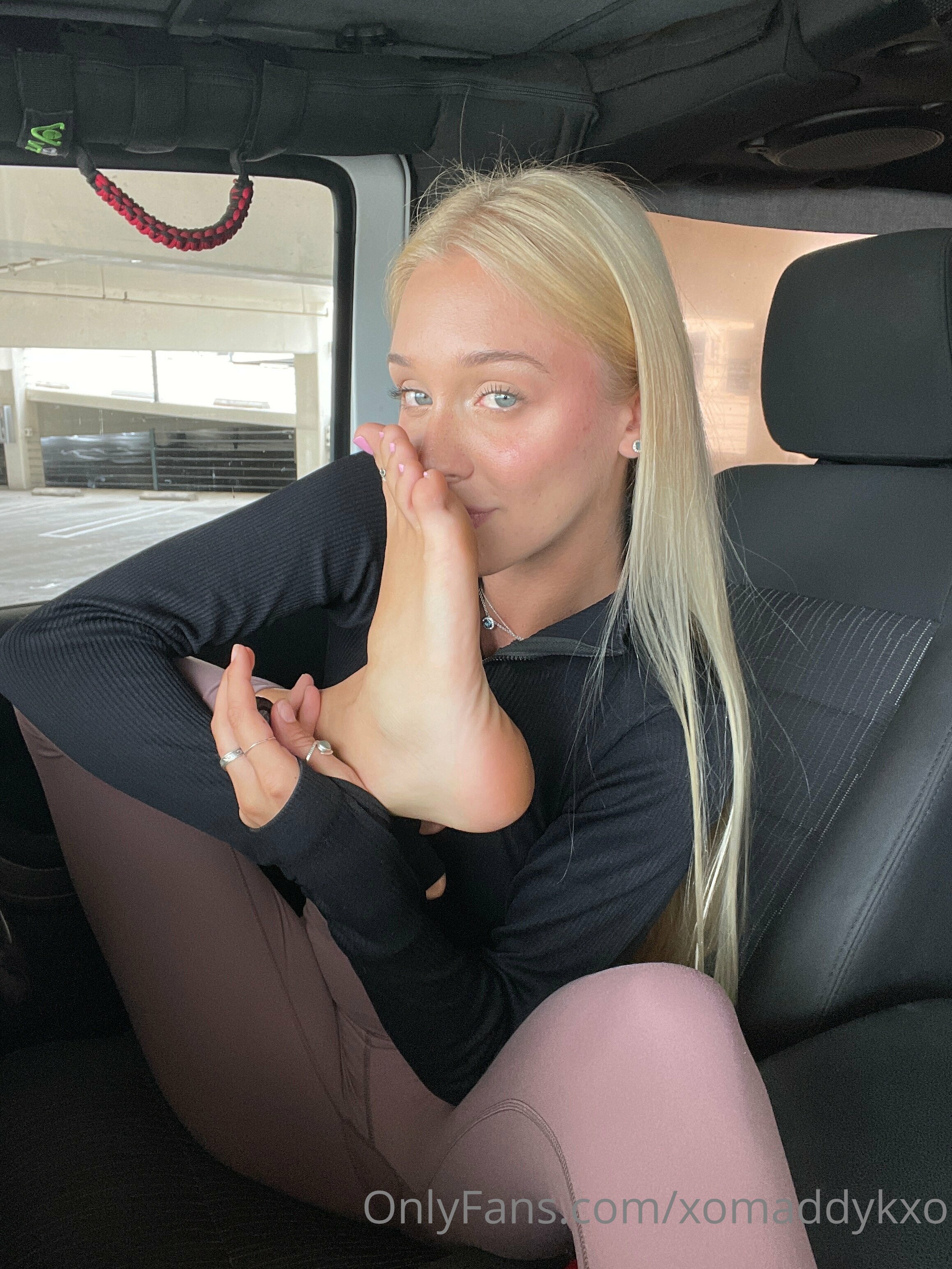 xomaddykxo feet photo 24