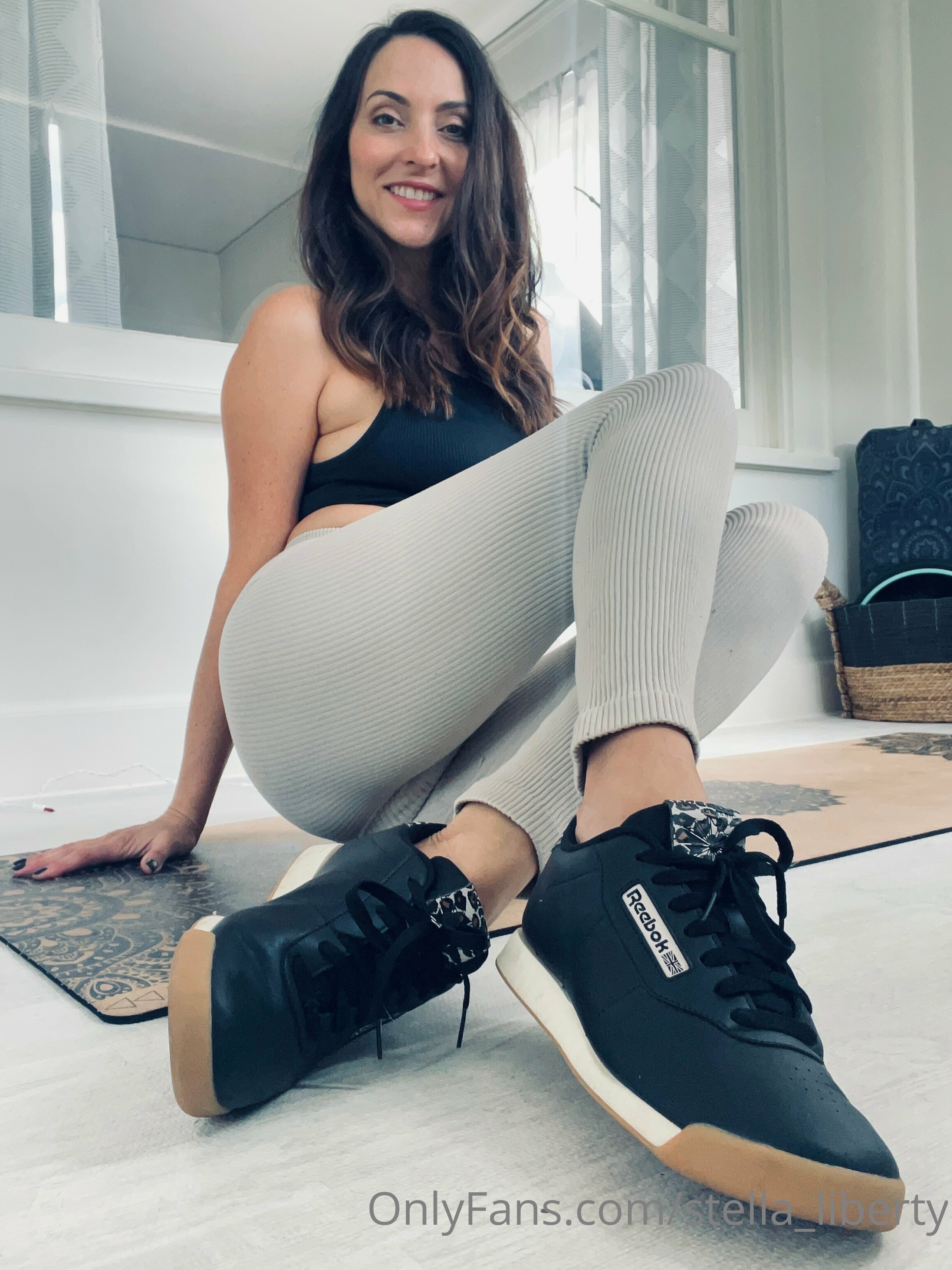 stella_liberty feet photo 10