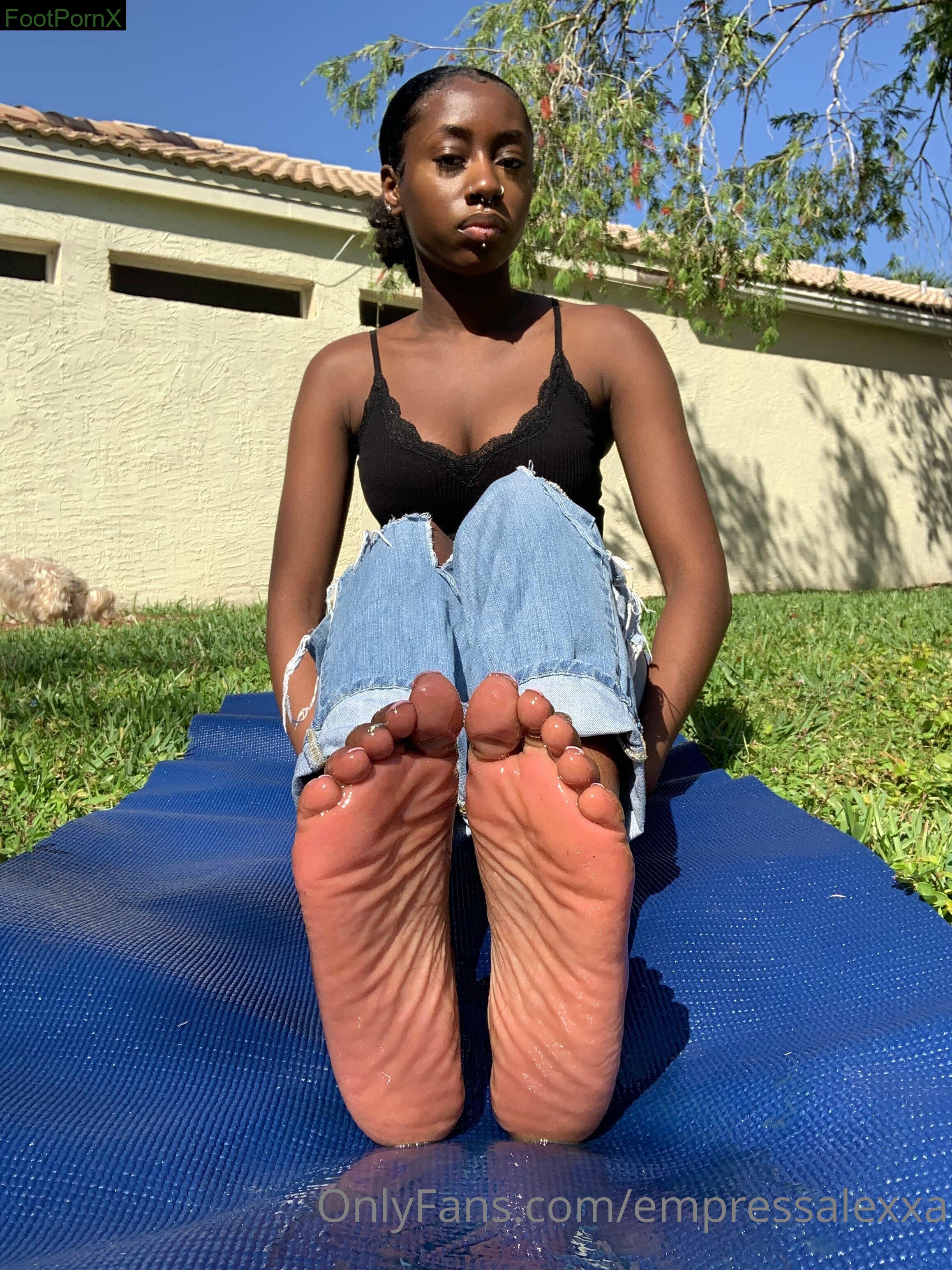 empressalexxa feet photo 7