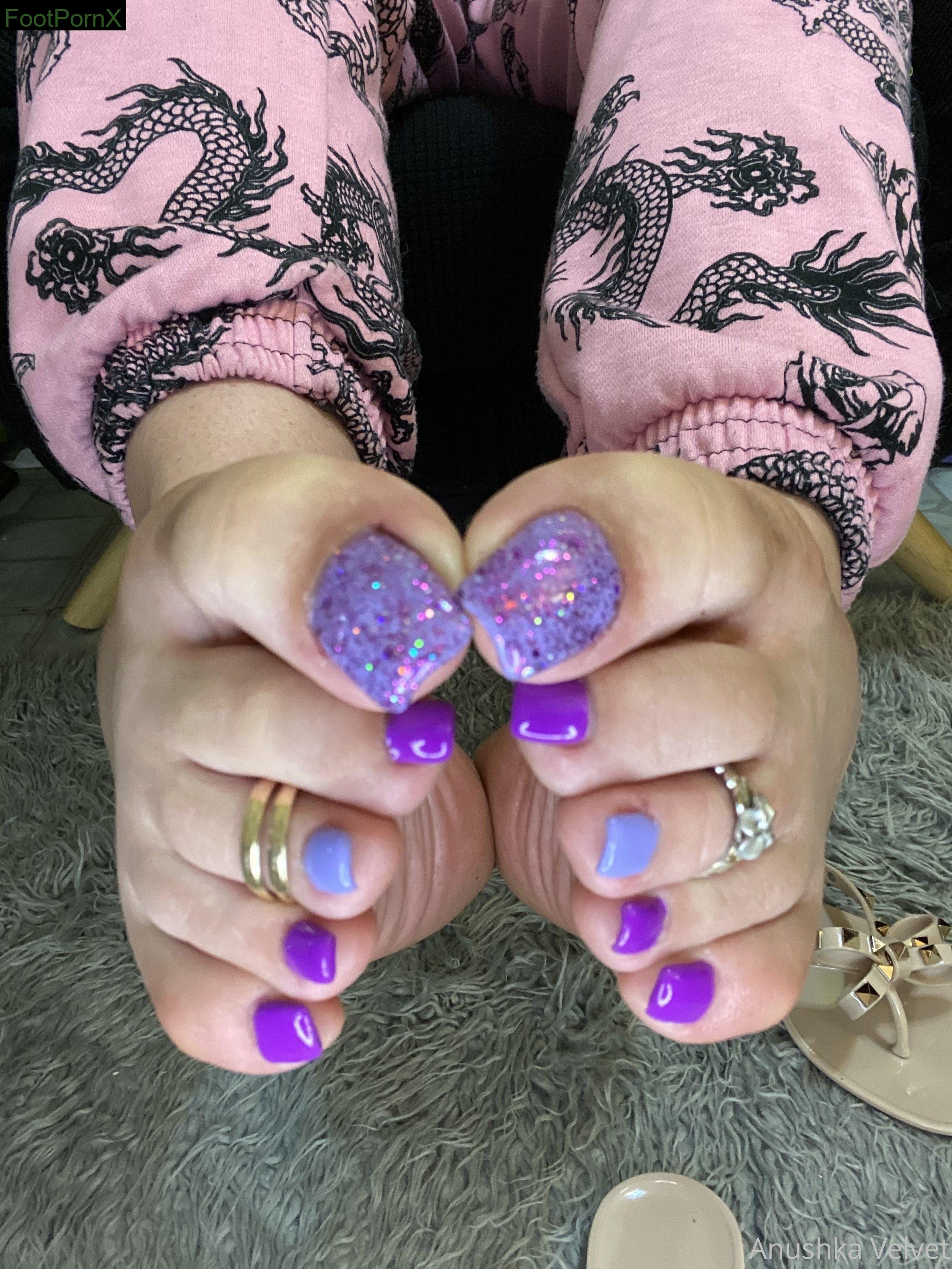 anushkavelvet feet photo 21