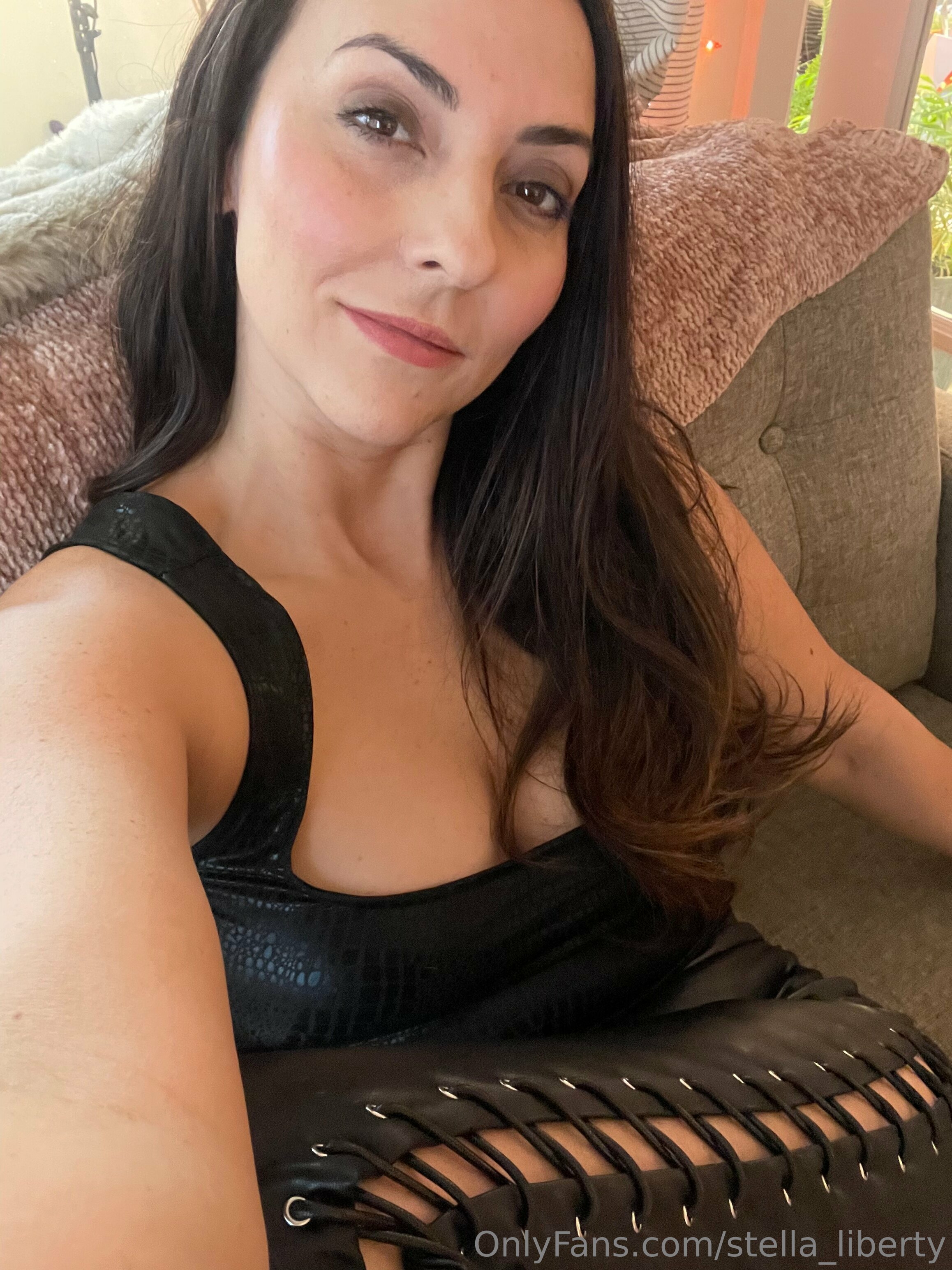 stella_liberty feet photo 2