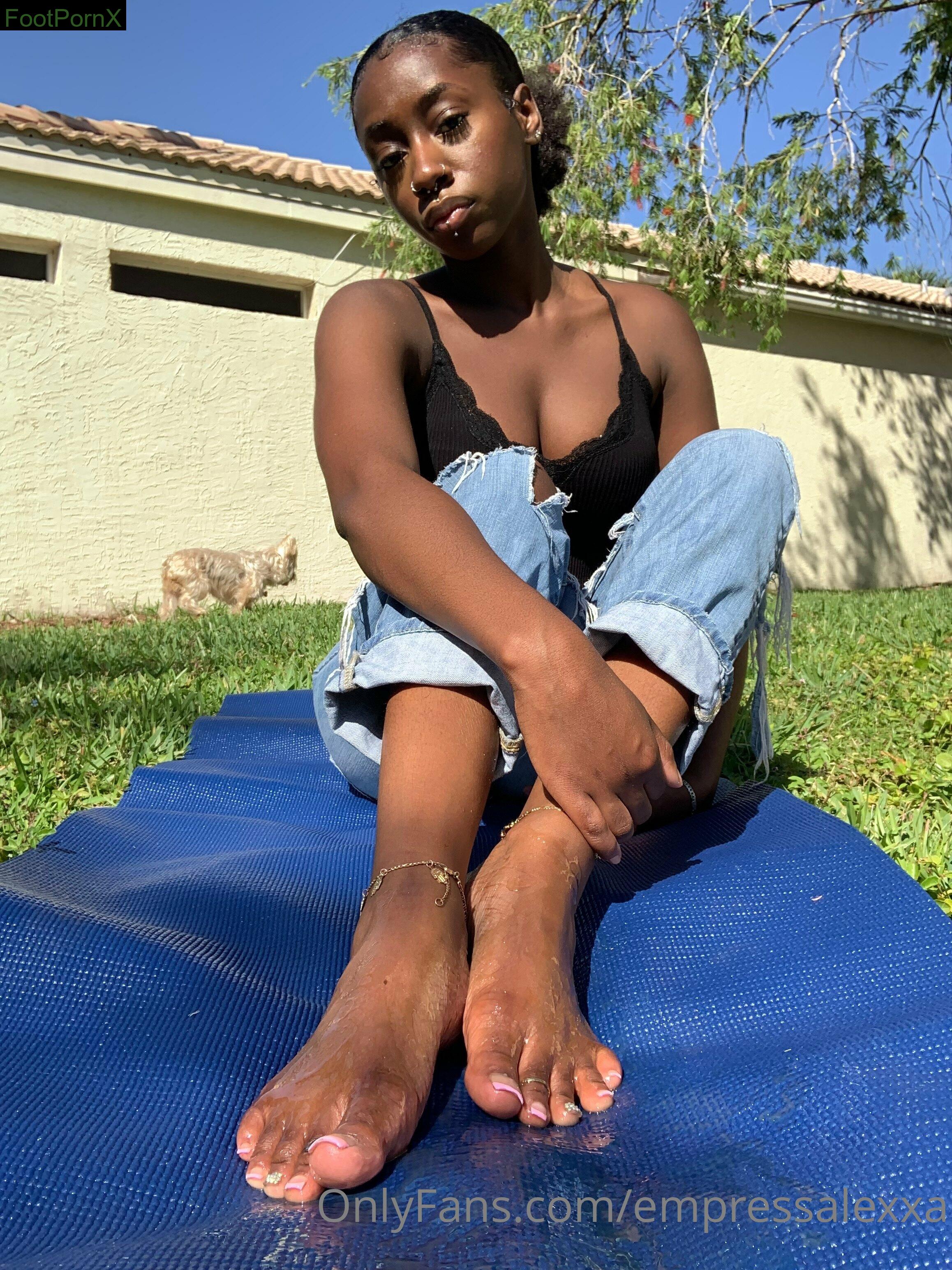empressalexxa feet photo 1