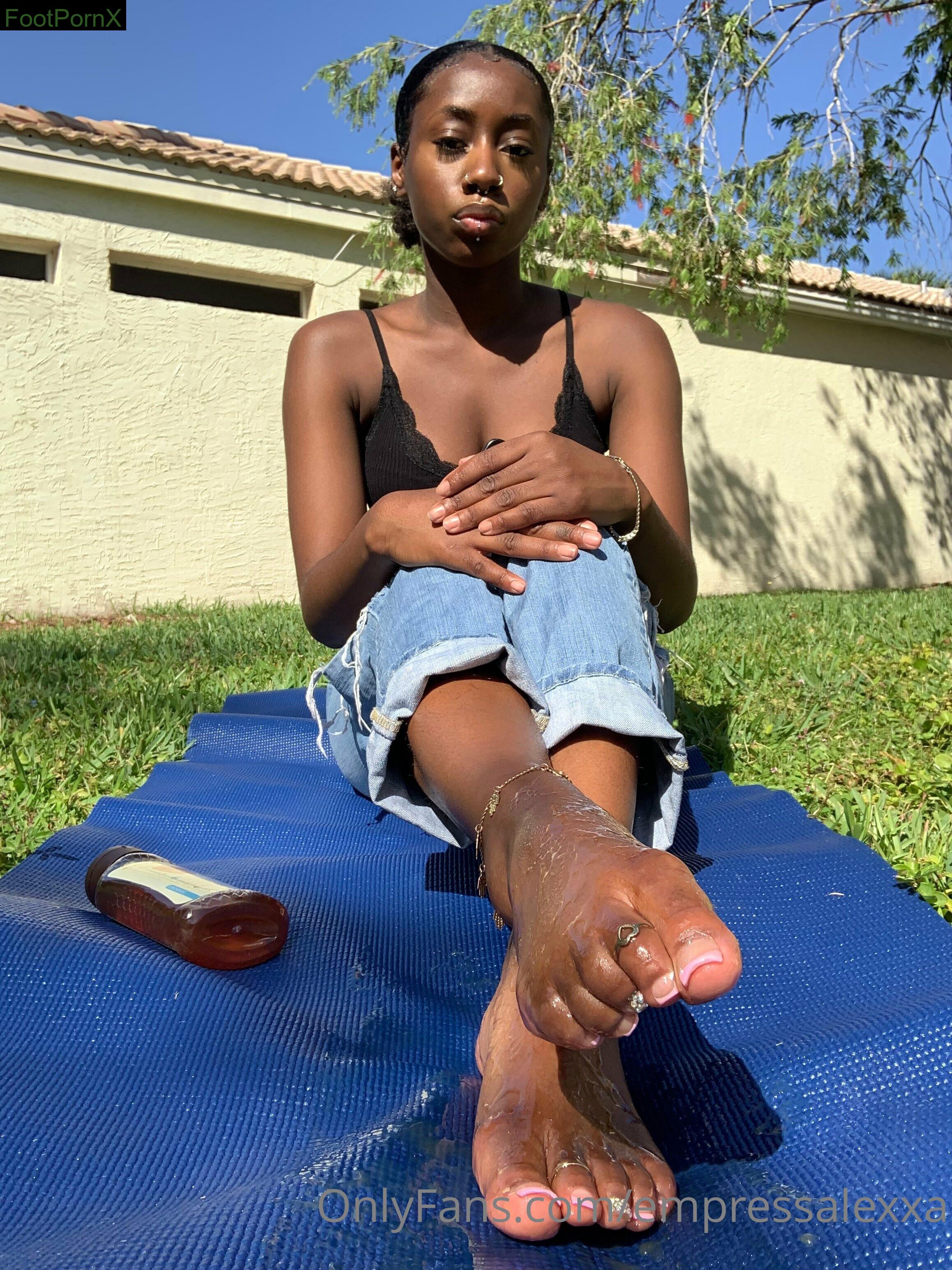 empressalexxa feet photo 3
