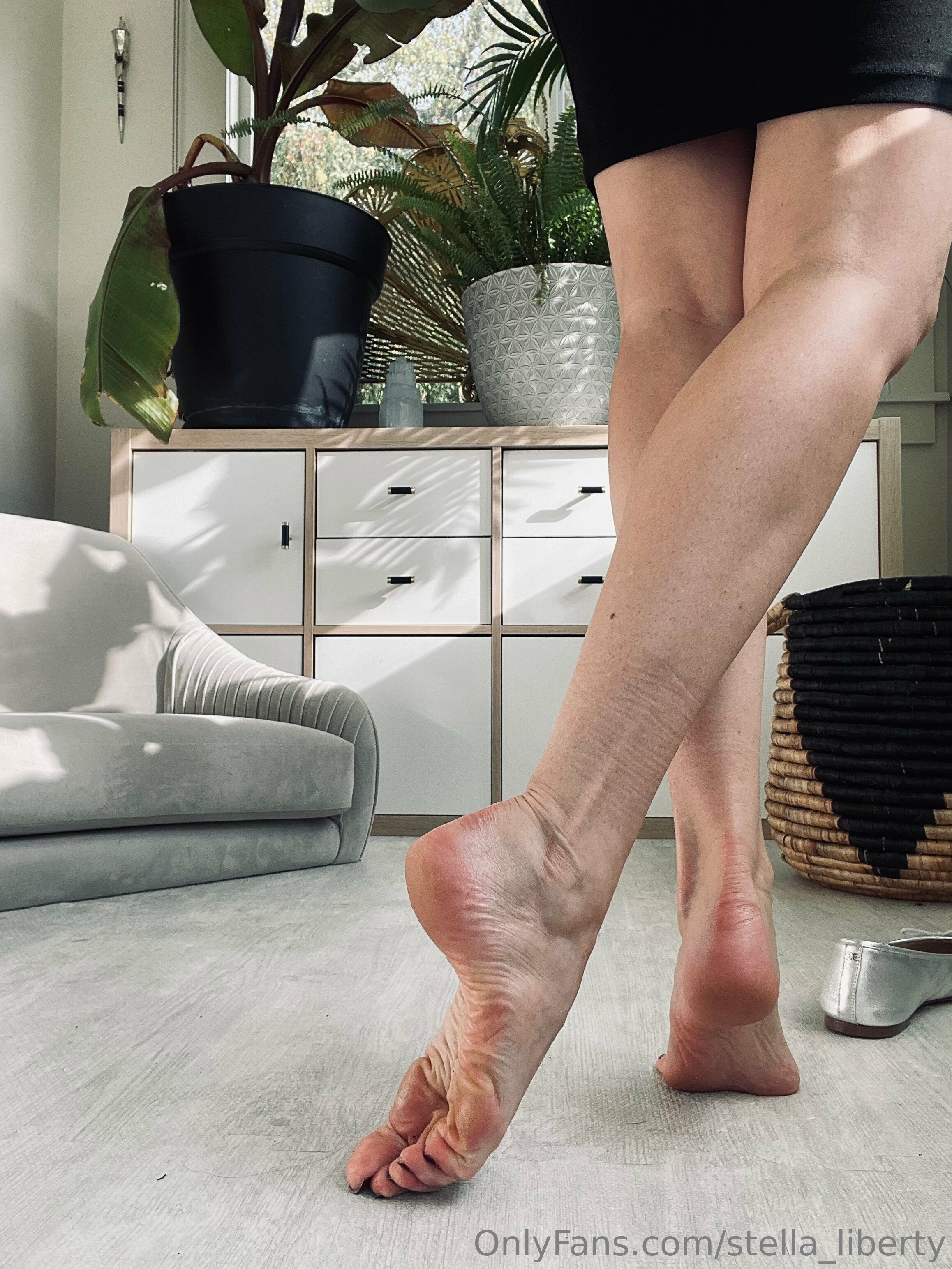 stella_liberty feet photo 3