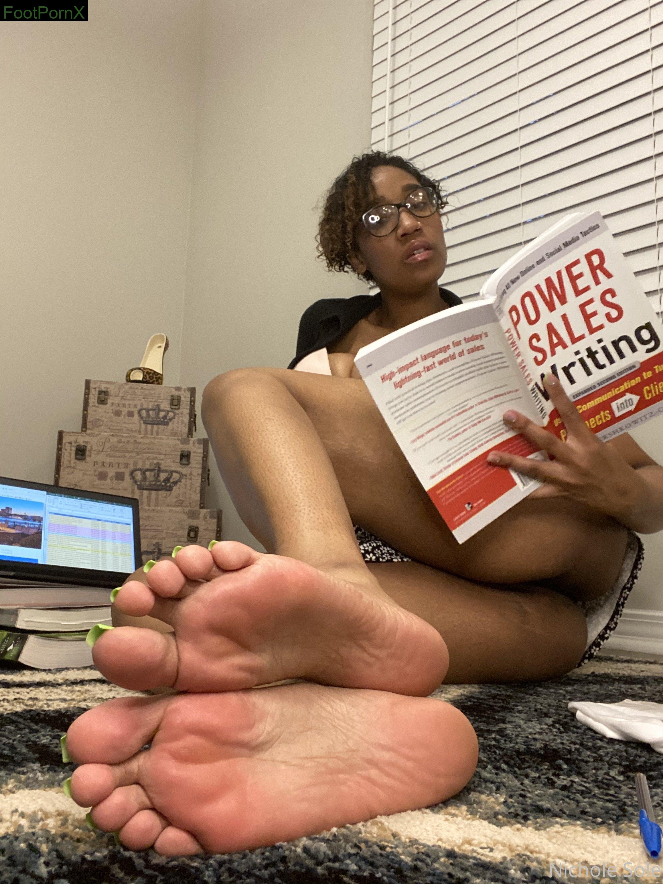 nichole.sole feet photo 11