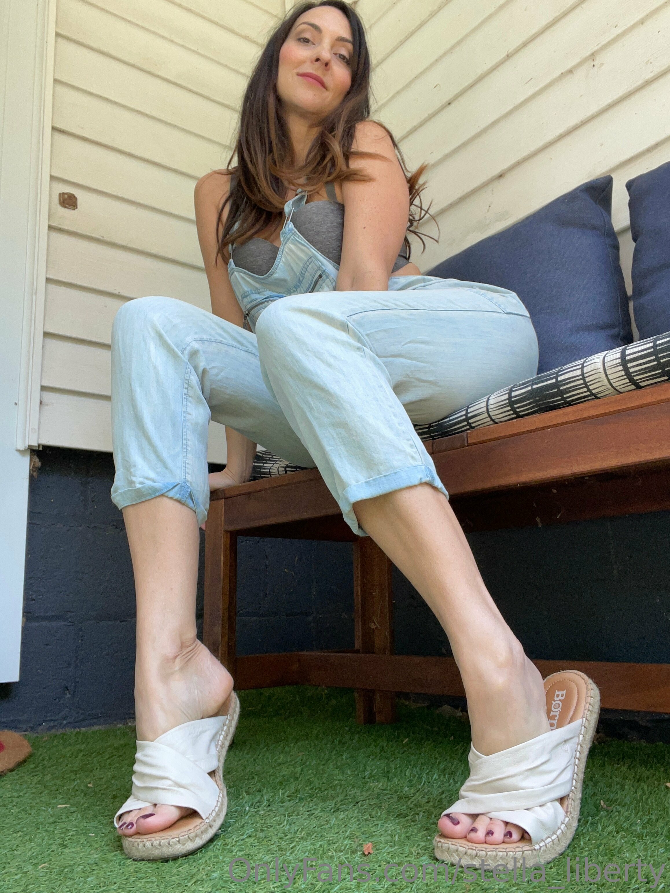 stella_liberty feet photo 1
