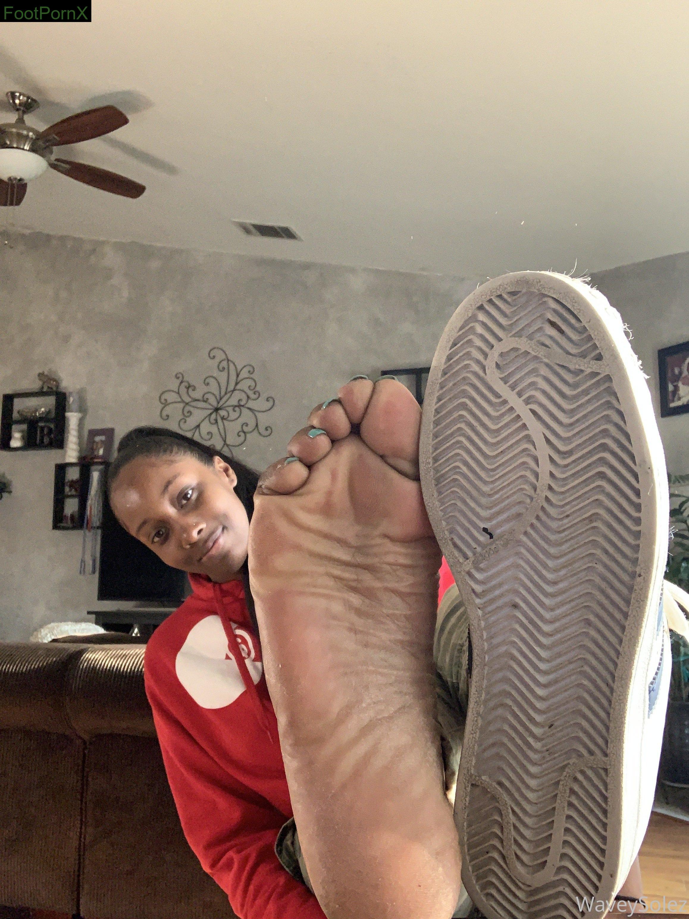 waveysolezz feet photo 3