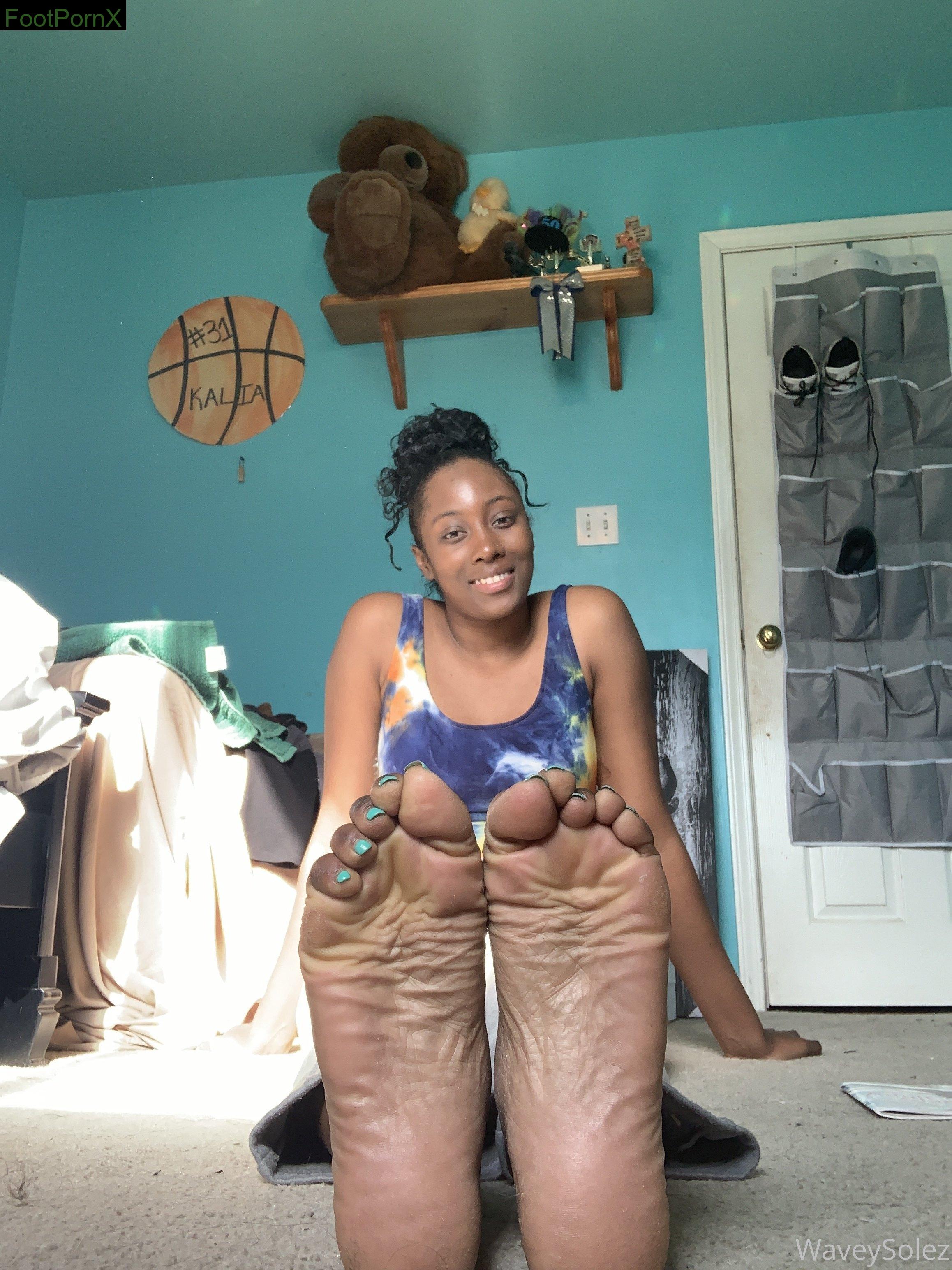 waveysolezz feet photo 9