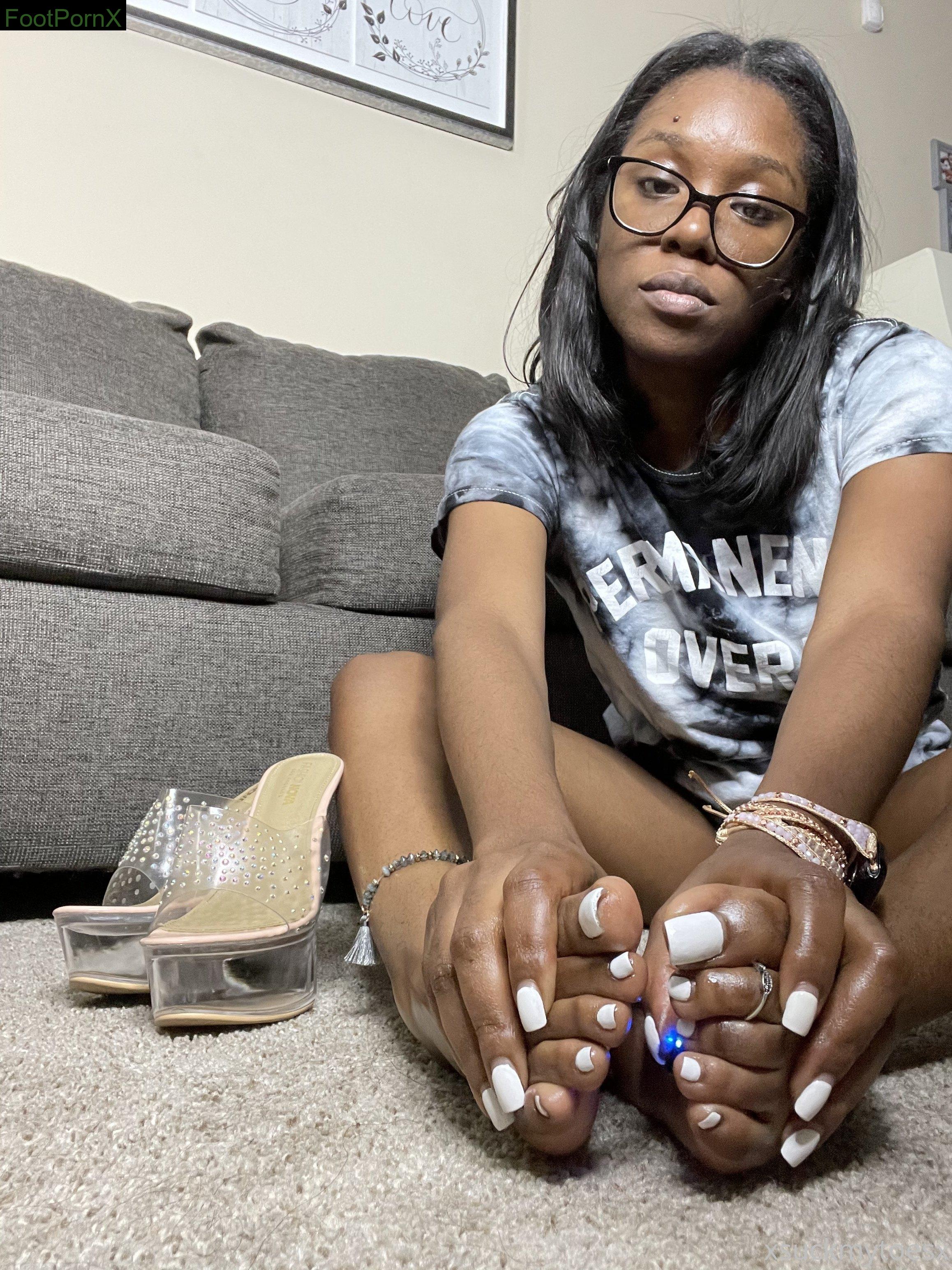 xsuckmytoesx feet photo 7