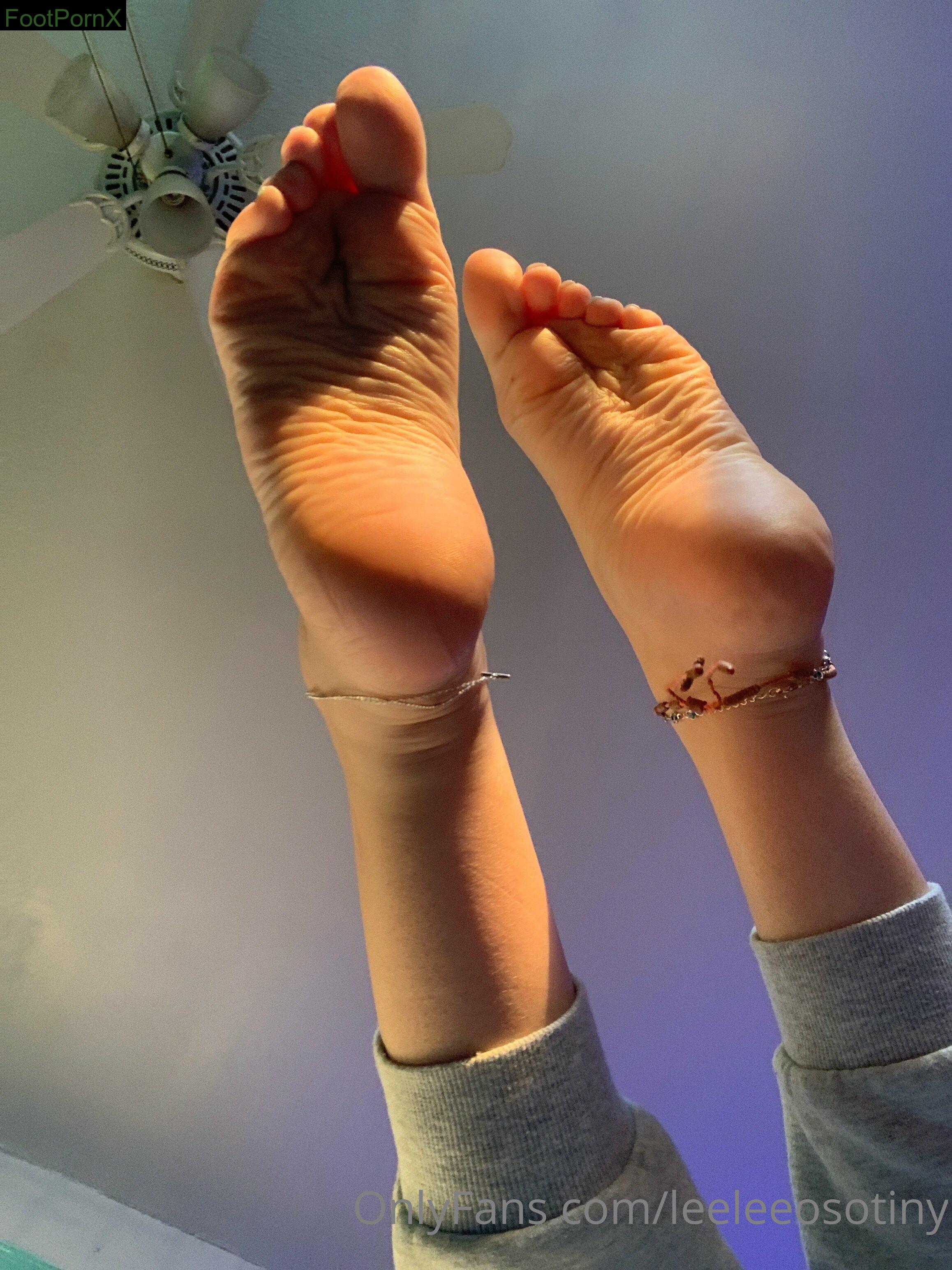 leeleeosotiny feet photo 9