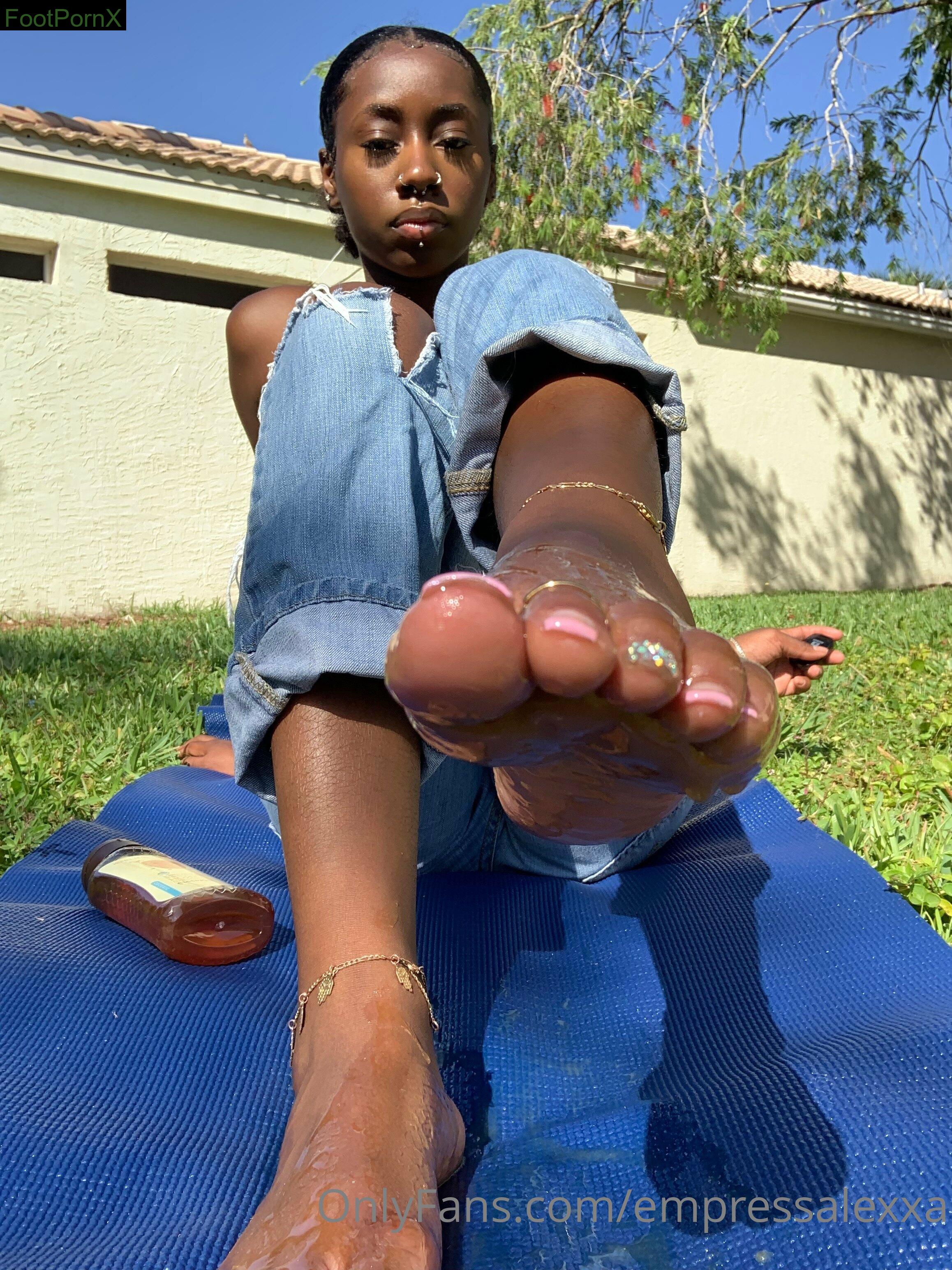 empressalexxa feet photo 17