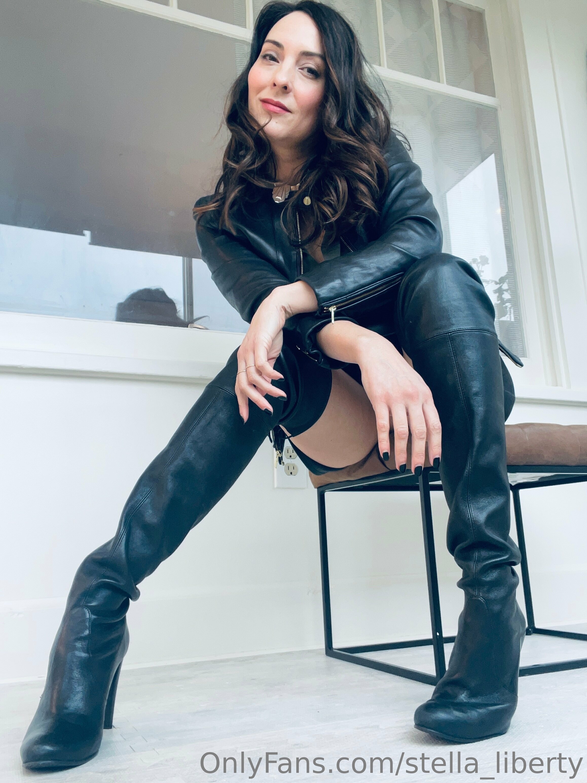 stella_liberty feet photo 2