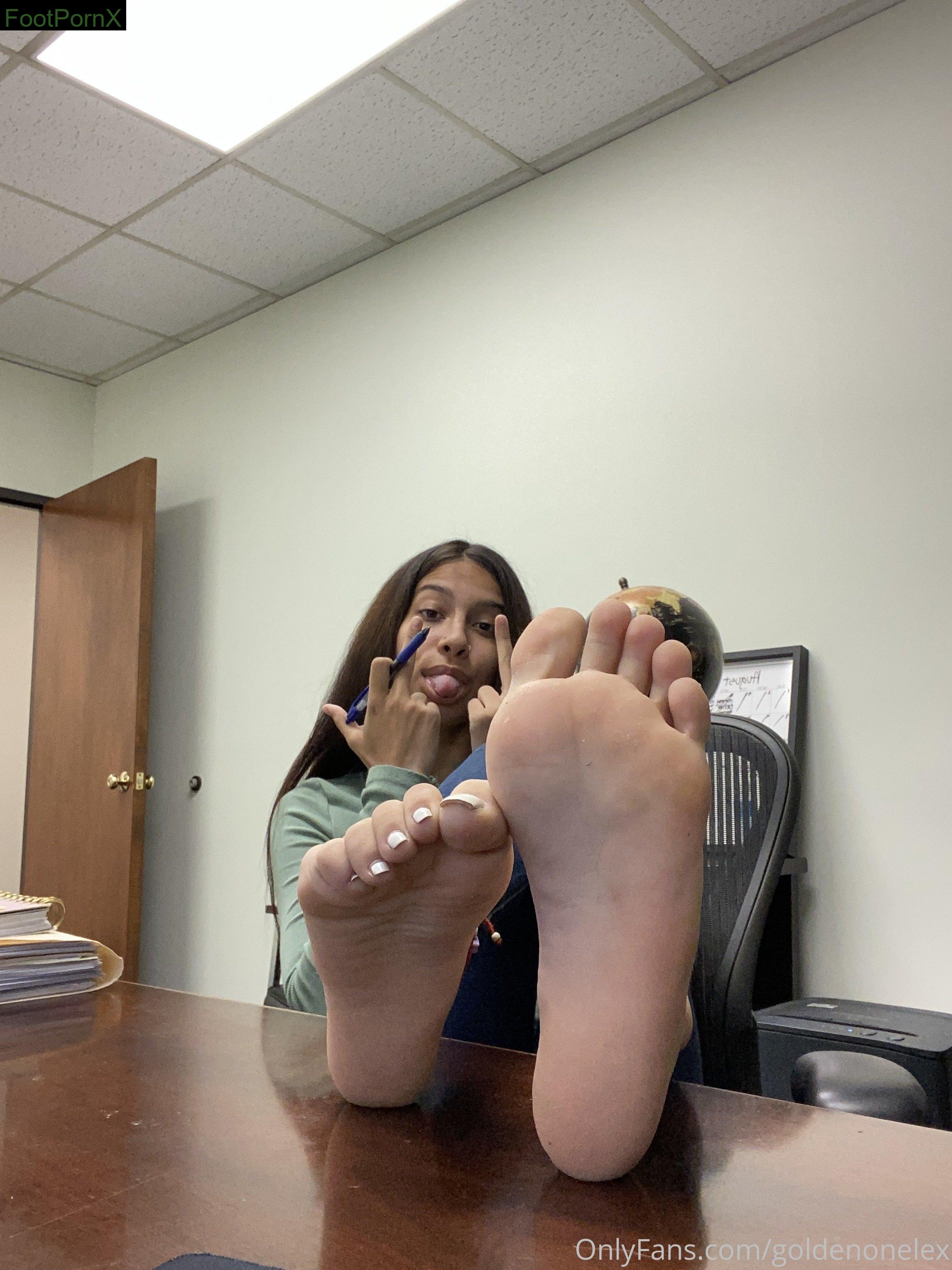 goldenonelex feet photo 17