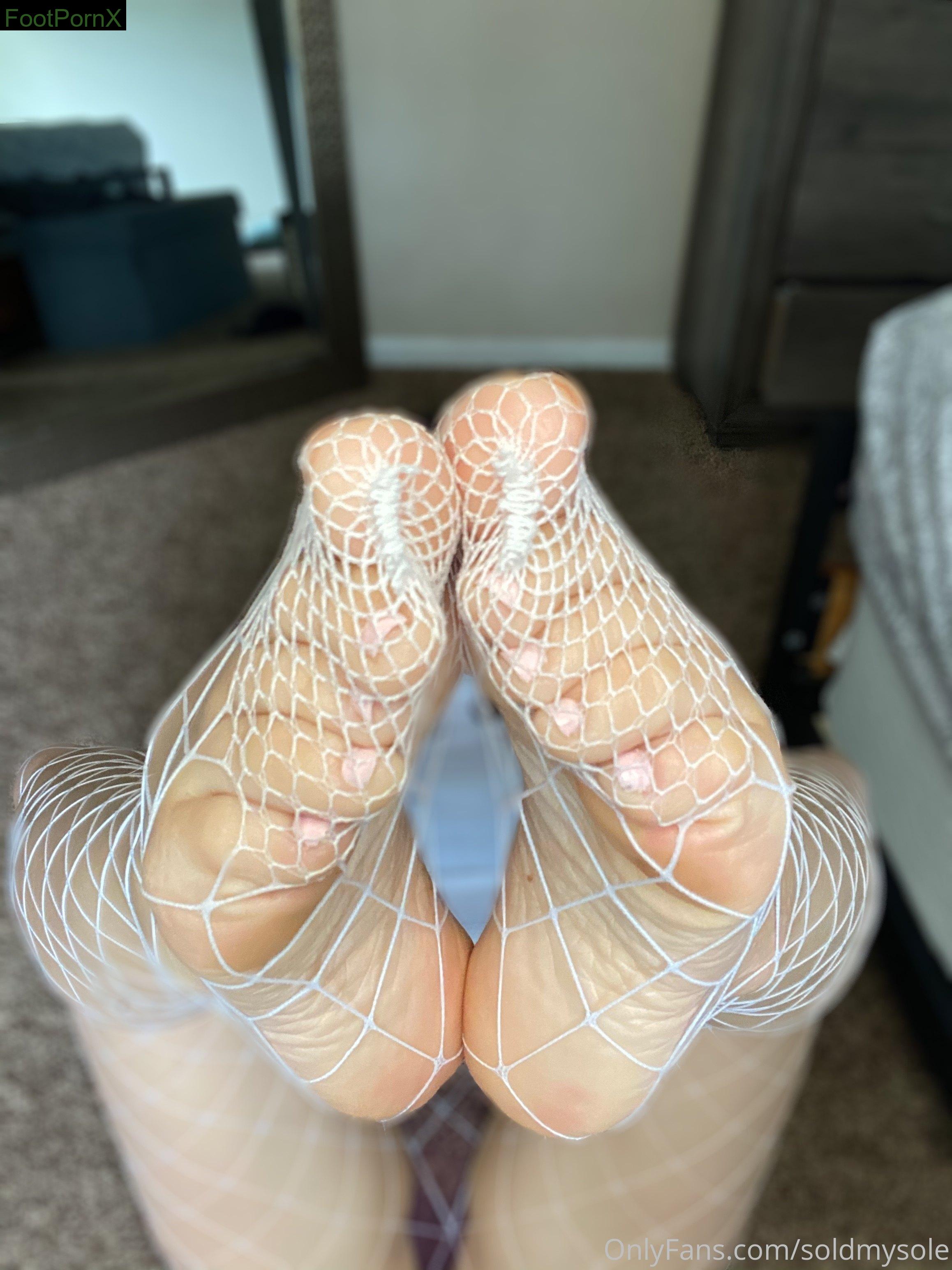 SellMySole - Liv feet photo 4
