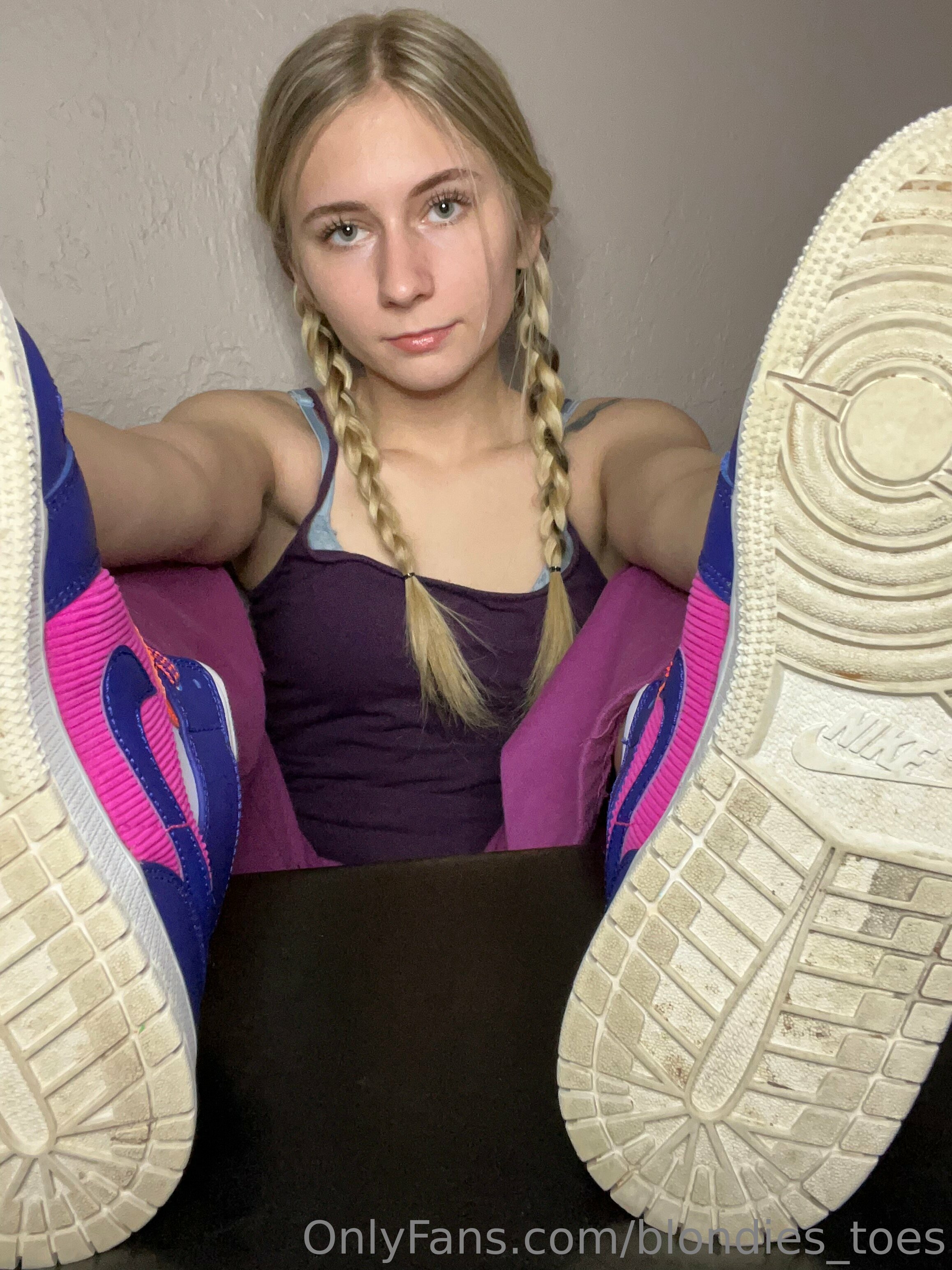 brees_feet1 feet photo 2